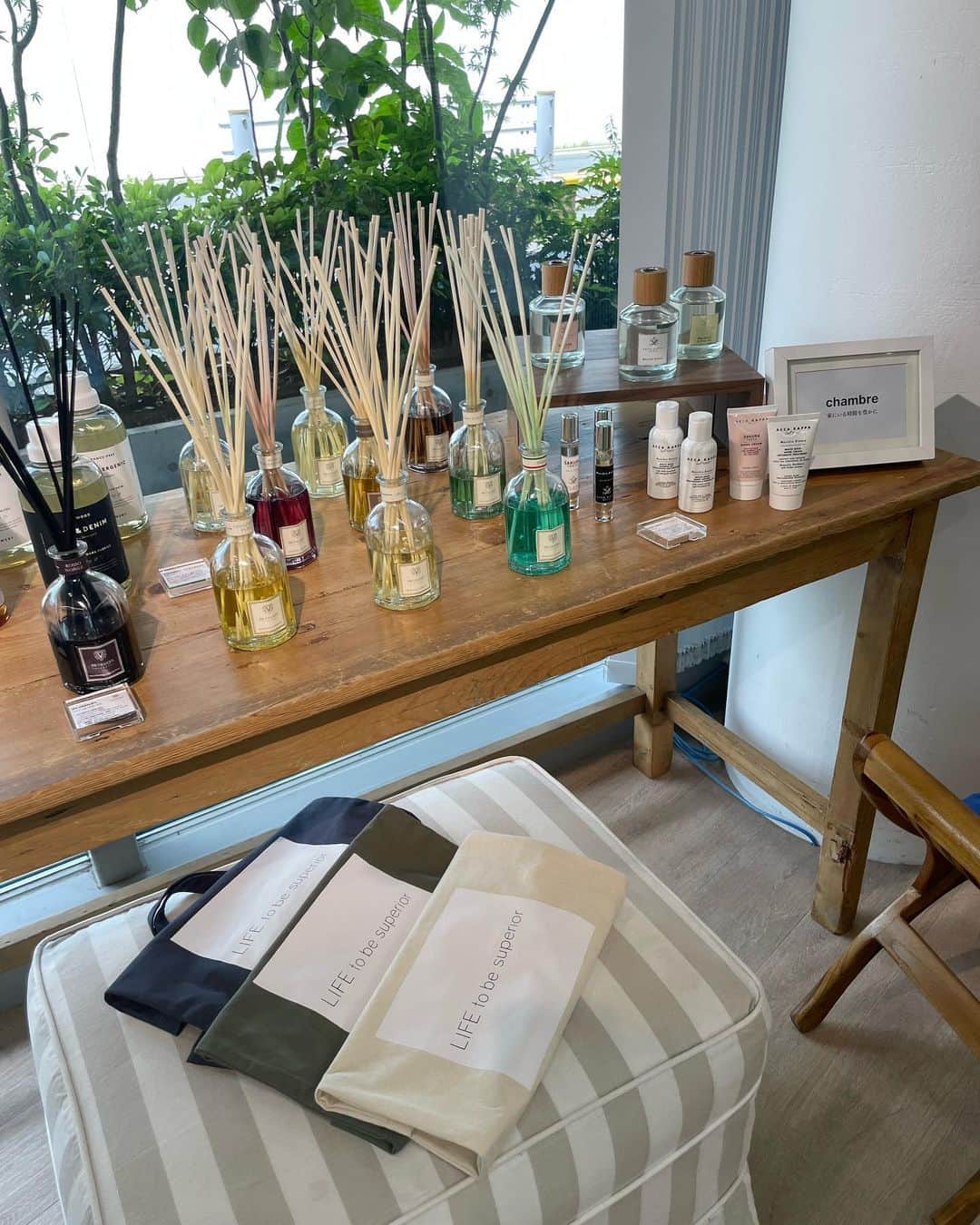 こままりえさんのインスタグラム写真 - (こままりえInstagram)「スーペリアクローゼット/イネドさんの 素敵な展示会へ👗💕 Feel elegant. Be superior.の コンセプトを感じられる展示会で やっぱり秋冬のお洋服って可愛いなって 改めて思いました🤍  SUPERIOR CLOSET @superiorcloset_ined_official は 素材にこだわった秋冬物アイテムが印象的✨  10周面を迎えたMaglie le cassette @m_maglie_le_cassetto_official は 特に大人フェミニンでかわいくて 全身お買取したいほど🥰 10周年おめでとうございます🎉💫  見た目から華やかなアイテムがあったり ベーシックなアイテムにも ほどよい抜け感が楽しめたりと 秋冬もおしゃれにお上品にたのしめる アイテムばかりでした〜🤍 ⁡ #superiorcloset #スーペリアクローゼット #2023aw #展示会 #フランドル #スーペリアクローゼット #イネド #マーリエルカセット #Maglielecassette #YVON #Luftrobe #秋冬展示会 #fashion #coordinate #ootd #outfit #code #mamacode #152cm #まりえコーデ #コーディネート #コーデ #ママコーデ #ママファッション #大人可愛い #30代ママ #二児ママ #ママライフ」5月26日 19時54分 - komamarie