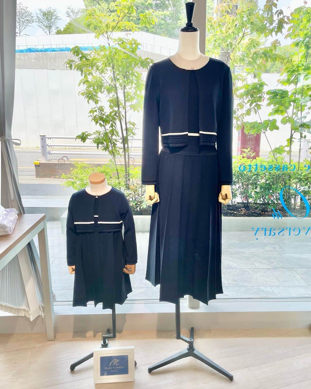 こままりえさんのインスタグラム写真 - (こままりえInstagram)「スーペリアクローゼット/イネドさんの 素敵な展示会へ👗💕 Feel elegant. Be superior.の コンセプトを感じられる展示会で やっぱり秋冬のお洋服って可愛いなって 改めて思いました🤍  SUPERIOR CLOSET @superiorcloset_ined_official は 素材にこだわった秋冬物アイテムが印象的✨  10周面を迎えたMaglie le cassette @m_maglie_le_cassetto_official は 特に大人フェミニンでかわいくて 全身お買取したいほど🥰 10周年おめでとうございます🎉💫  見た目から華やかなアイテムがあったり ベーシックなアイテムにも ほどよい抜け感が楽しめたりと 秋冬もおしゃれにお上品にたのしめる アイテムばかりでした〜🤍 ⁡ #superiorcloset #スーペリアクローゼット #2023aw #展示会 #フランドル #スーペリアクローゼット #イネド #マーリエルカセット #Maglielecassette #YVON #Luftrobe #秋冬展示会 #fashion #coordinate #ootd #outfit #code #mamacode #152cm #まりえコーデ #コーディネート #コーデ #ママコーデ #ママファッション #大人可愛い #30代ママ #二児ママ #ママライフ」5月26日 19時54分 - komamarie