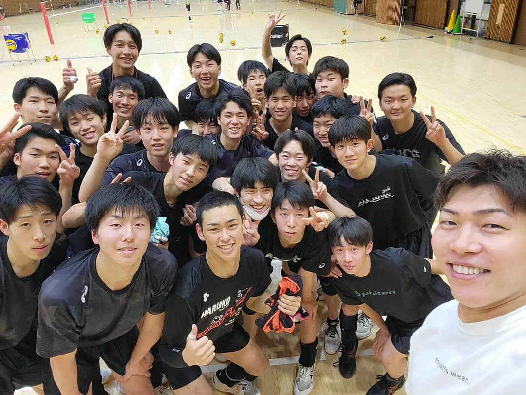 のインスタグラム：「福井高校、 スポーツ小バレに顔出してきました！ みんな一生懸命頑張ってました！！  甥っ子も頑張ってた！  俺もがんばろ！  #福井高校 #啓明小学校 #バレーボール」