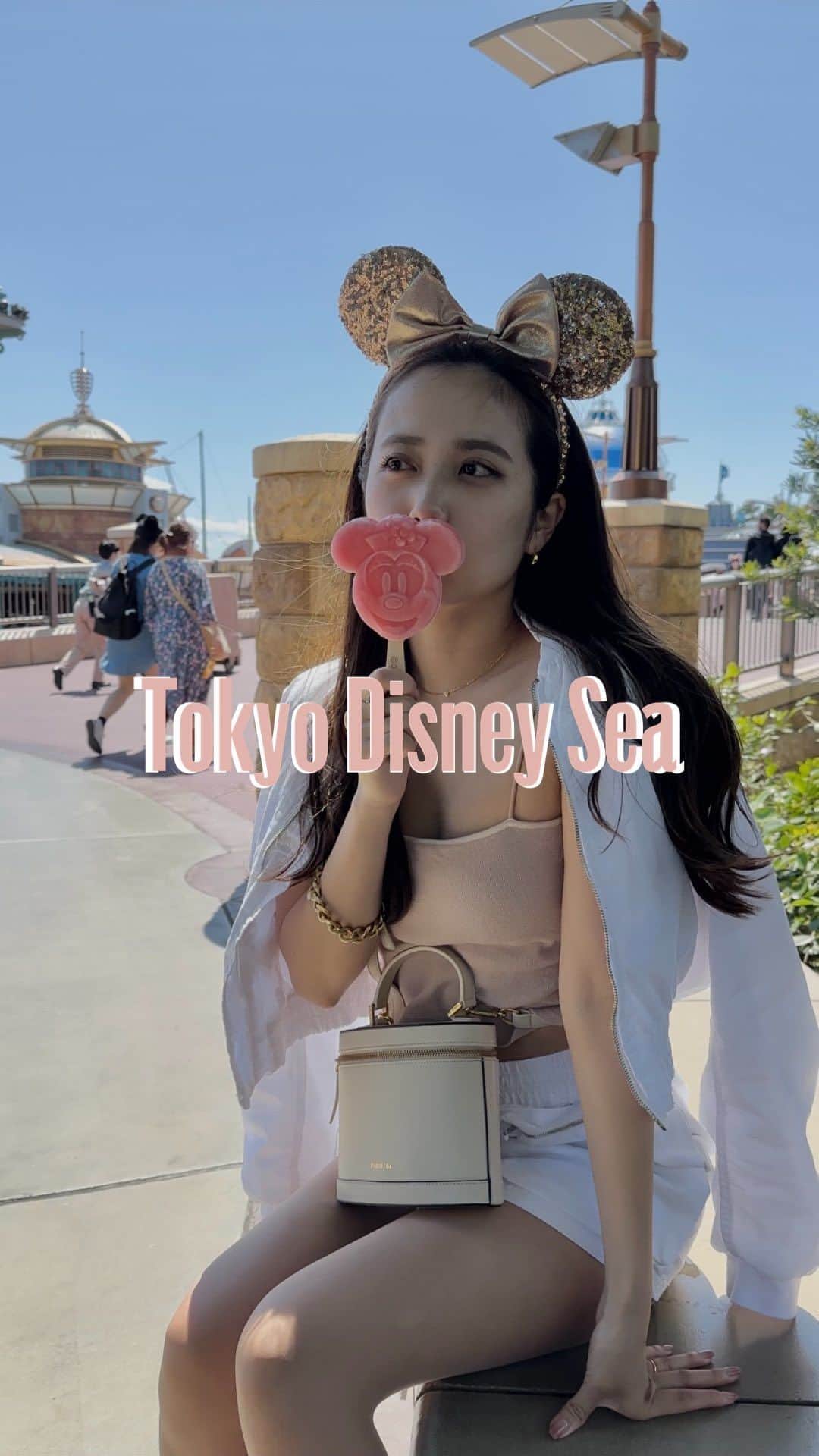 塚本いづみのインスタグラム：「𝑇𝑜𝑘𝑦𝑜 𝐷𝑖𝑠𝑛𝑒𝑦 𝑠𝑒𝑎🐚🤍」