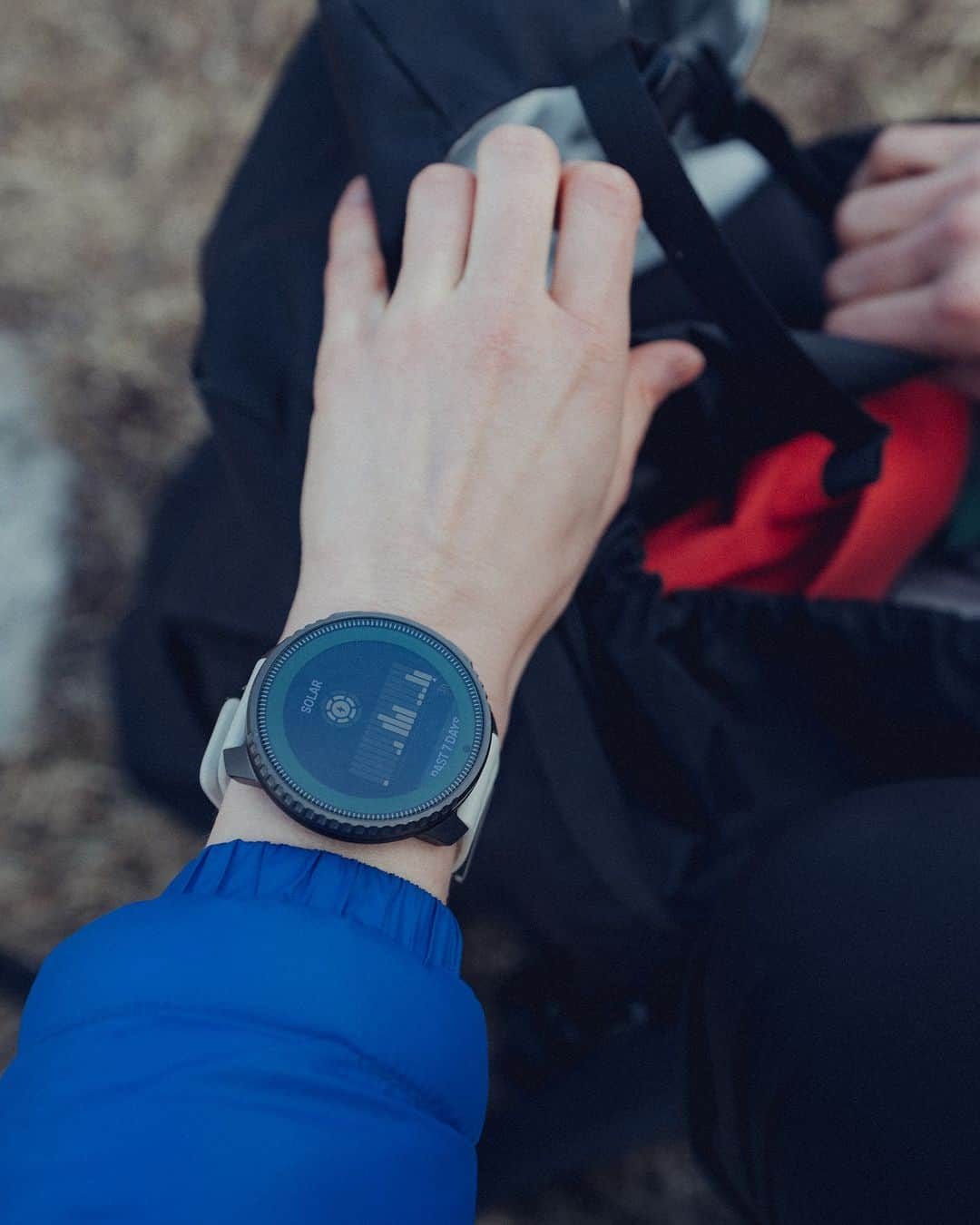 Suuntoさんのインスタグラム写真 - (SuuntoInstagram)「Choose a watch that complements your personal style! Did you know that Suunto Vertical is available with two different watch moduls (dark grey titanium and all black stainless steel) and four different strap colors each modul? You can as well use any of the existing 22mm wide Suunto straps to make the watch look like yours.   🔺Check out suunto.com or your closest store to spice up your style.   #SuuntoVertical #Suunto #AdventureStartsHere」5月26日 20時00分 - suunto