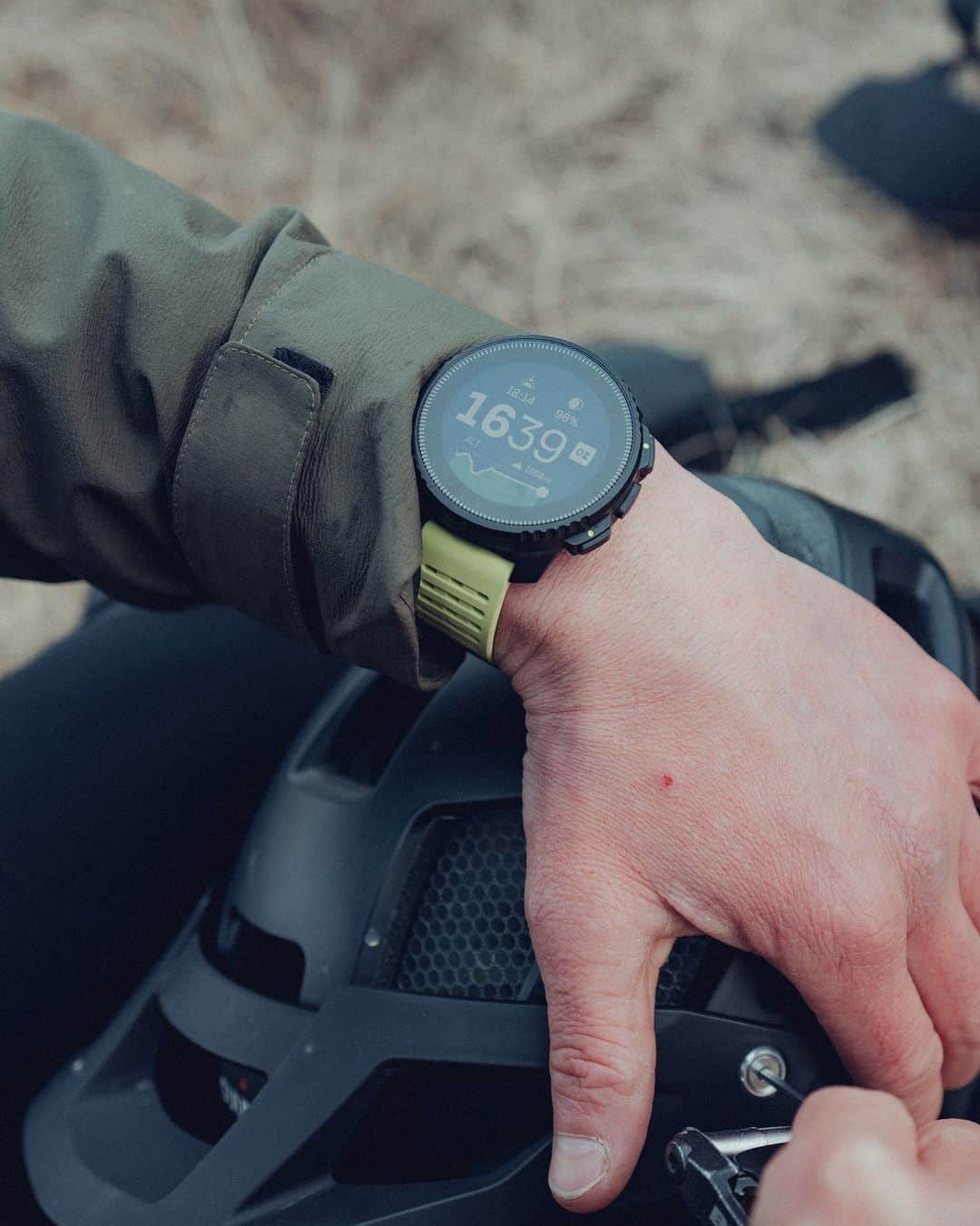 Suuntoのインスタグラム：「Choose a watch that complements your personal style! Did you know that Suunto Vertical is available with two different watch moduls (dark grey titanium and all black stainless steel) and four different strap colors each modul? You can as well use any of the existing 22mm wide Suunto straps to make the watch look like yours.   🔺Check out suunto.com or your closest store to spice up your style.   #SuuntoVertical #Suunto #AdventureStartsHere」