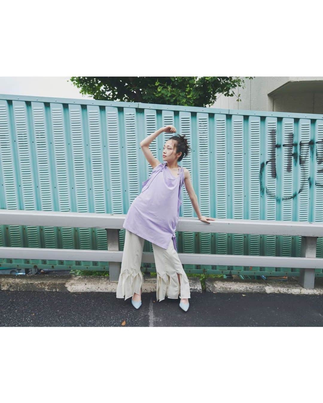 秋谷百音さんのインスタグラム写真 - (秋谷百音Instagram)「. 3連投続行中です  ヘアメイクもお洋服も 普段とはちがうのが楽しくて 印象操作🤭🤭  📷 @ginjiro___  💄 @fharaon_ryo  👗 @maruko_maki   #作品撮り #写真 #photo #portraitphotography #portrait #ポートレート #photography #photooftheday #goodvibes #👍 #キャミ #お団子ヘア #instagood #happy #☁️ #ウィンク #😉」5月26日 20時00分 - lespros_mone