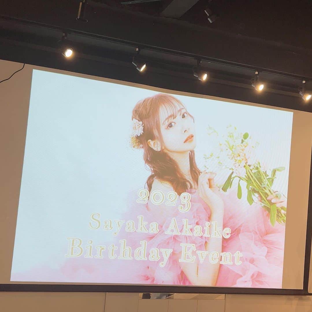 水野愛日さんのインスタグラム写真 - (水野愛日Instagram)「5月14日（日） Sayaka Akaike Birthday Event  第一部MCとして参加させていただいて来ました😊  この日の主役、赤池紗也加ちゃんが、もー！とにかく可愛かったし🥰 ゲストの女の子たちも、紗也加ちゃんのリアル高校時代の同級生だったりでめちゃくちゃ仲良くて、  スタッフの皆さんも お客さん皆さんも  本当にあったかく、 心がポカポカするようなイベントでした☺️🔆  参加できて良かった💖  初MCも、なんとかなった……かな？  可愛くて狙ってたイベントTシャツも貰っちゃったし😆 第2部ライブのリハーサルも、見学させてもらってきました😆💓  あらためててぃんかちゃんおめでとう🎊 ますます素敵な歳になりますように☆。.:＊・゜   #赤池紗也加   #赤池紗也加生誕祭2023」5月26日 20時01分 - mizunomanabi