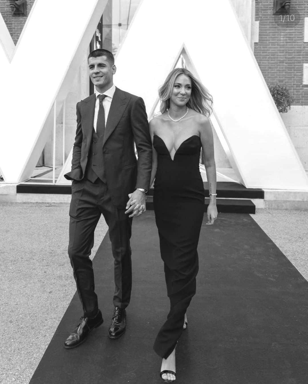 アルバロ・モラタのインスタグラム：「No puedo estar más orgulloso de ti mi amor. De la persona que eres y del cariño y dedicación que pones en tu trabajo. Te amo con locura @alicecampello ❤️ felicidades también a todo tu súper equipo de @masqmai 🙏」