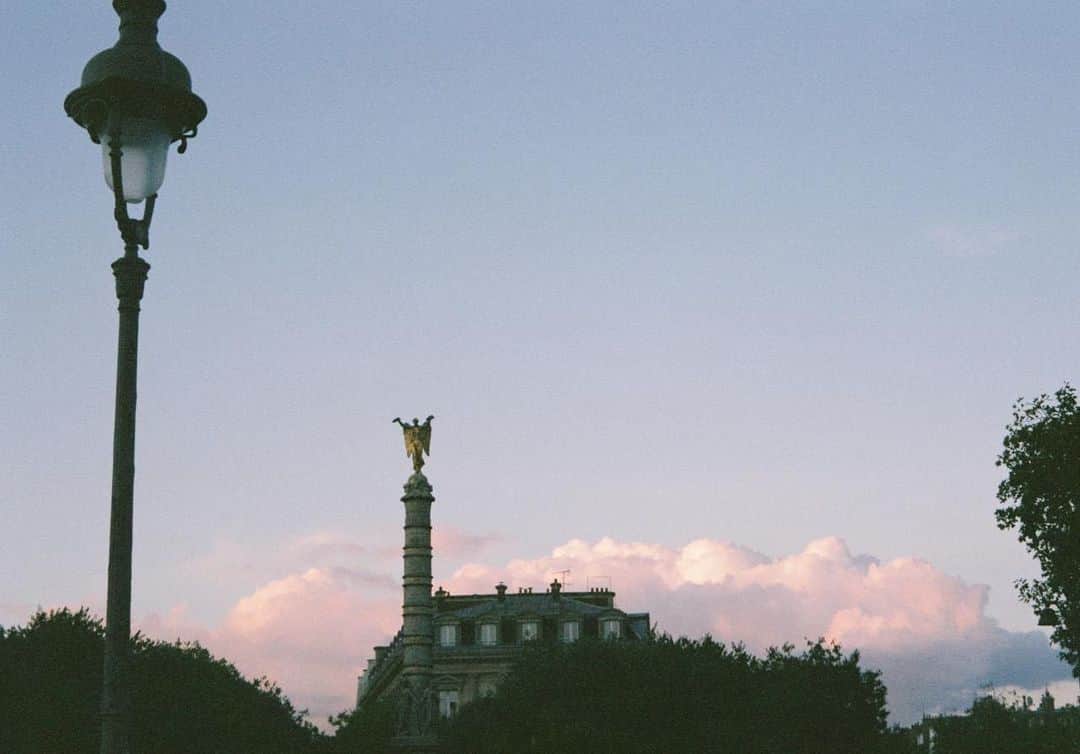 福内櫻子さんのインスタグラム写真 - (福内櫻子Instagram)「Parisの夕陽はピンクだった🌇」5月26日 20時05分 - sakurako_fukuuchi