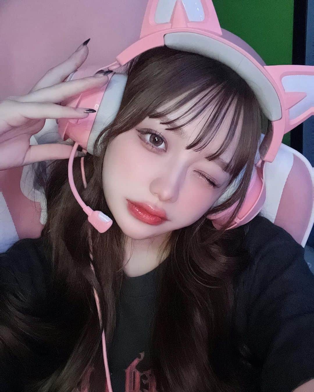 のインスタグラム：「再投稿🥺🥺  ちょいちょいゲーム実況してるから 見に来てね🎮  ⁡ ⁡ ⁡ ⁡ ⁡ ⁡ ⁡ ⁡ ⁡#game #ゲーム女子  #エクステ #ミルクティーベージュ #韓国メイク#fashion #portrait #selfie #随手拍 #網美 #셀카 #패션 #데이트」