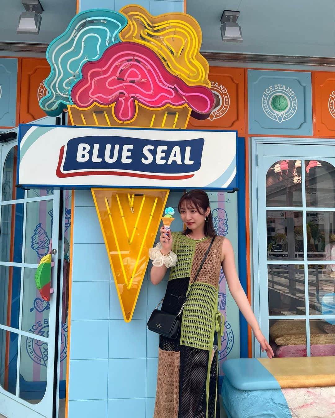 青島妃菜さんのインスタグラム写真 - (青島妃菜Instagram)「はじめましての#blueseal 🍦✨ ピスタチオとブルー、、なんだっけ、、それにしたよ🫰🏻」5月26日 20時08分 - hina1226_01