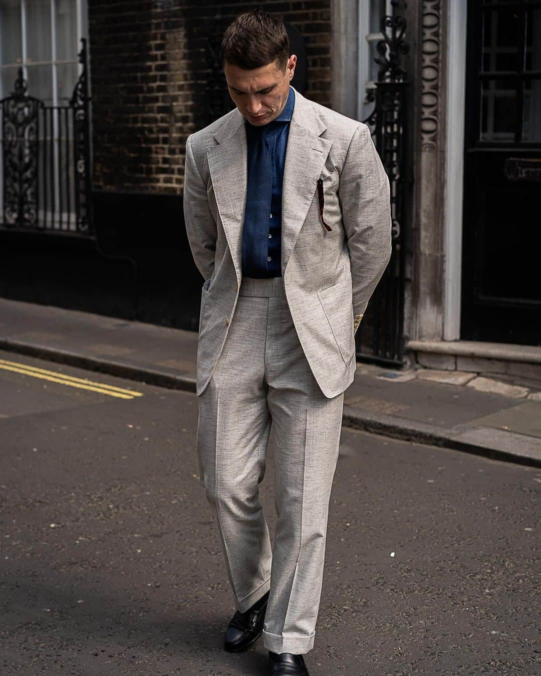 エドワード セクストンさんのインスタグラム写真 - (エドワード セクストンInstagram)「@benedict_browne wears the #EdwardSexton Dirty White Suit—part of our latest SS23 collection—on Day 1 of @savilerowconcours. Available now in-store and online at edwardsexton.co.uk. Photography by @rkzuk.   #edwardsexton #savilerow #menswear #london #tailoring #sartorial #summer #summersuiting #savilerowconcours #ss23」5月26日 20時12分 - edwardsexton