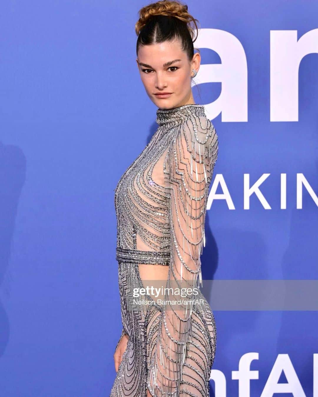 OPHELIEさんのインスタグラム写真 - (OPHELIEInstagram)「A thousand pearls for my last look during #cannesfilmfestival attending the fabulous @amfar charity gala. Making aids history. Styled by @badramajjar in @ziadnakad & @cartier 💎 In the best company, Thank you 💙 @valerykaufman @dimitrivarsano」5月26日 20時22分 - ophelieguillermand