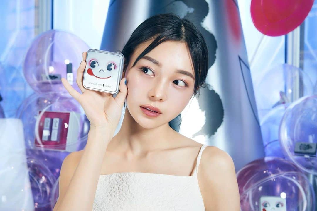 愛甲ひかりのインスタグラム：「@shuuemura × peco🍭 アイシャドウとかからミルクキャンディの香りがしたり、色も使いやすい色で可愛かった〜🫶🏻」