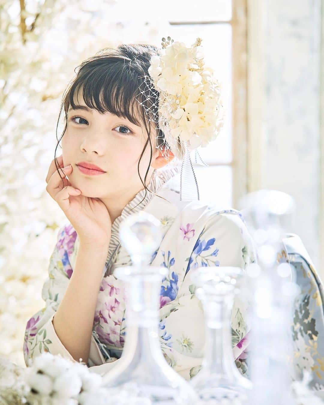 松尾そのまさんのインスタグラム写真 - (松尾そのまInstagram)「13歳になりました♡  いぇーい！  いつもいいね、コメント ありがとうございます♪ 新しくフォローして下さった方も ありがとうございます♪  これからも出会いを大切に そのまといたら楽しいわぁ そのまも頑張ってるから 私もがんばってみよーとか 思ってもらえるように 自分なりに楽しみながら 色々と経験したり挑戦したり 自分磨きもしていきたいと　 思います♡  家族はもちろん 友達や学校・習い事の先生、 マネージャーさんや事務所の方々、 スタッフさんや沢山の方々に 支えられていることに感謝です。 改めてありがとうございます♡  13歳も よろしくお願いします♡  松尾そのま  #誕生日 #ありがとう  #松尾そのま #13 #中1  #中学生 #avex  #avexmanagement #エイベックス  #子役 #キッズモデル #インスタキッズ #kidsmodel  #ジュニアモデル #てれび戦士 #天才てれびくん #天てれ #30周年 #nhk #eテレ #見逃し配信 #nhkプラス #535  #自分らしく #楽しく #笑顔  #がんばります　#感謝 #和装 #着物   Photo : @weekendstudio2017」5月26日 20時36分 - sonopy526
