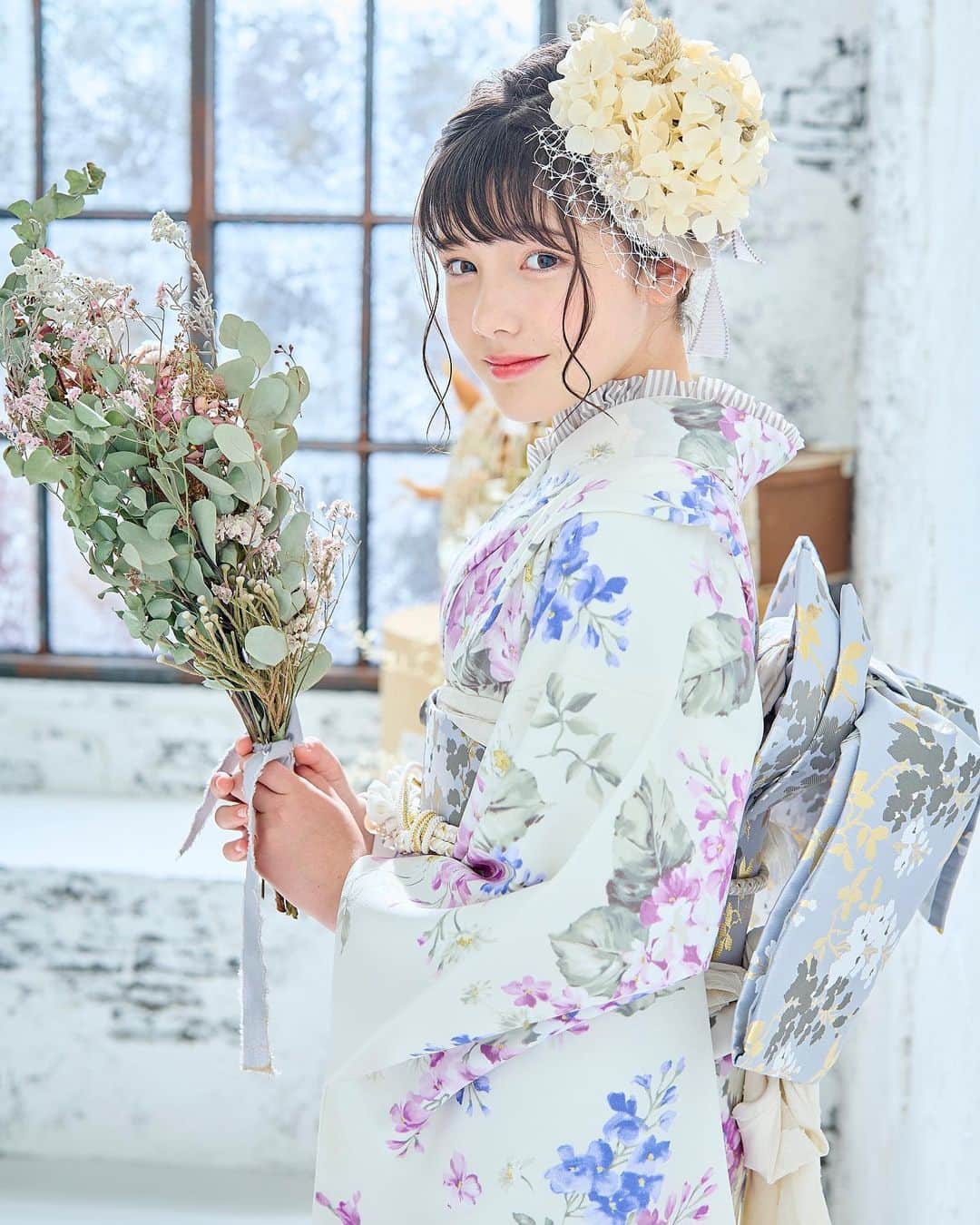 松尾そのまさんのインスタグラム写真 - (松尾そのまInstagram)「13歳になりました♡  いぇーい！  いつもいいね、コメント ありがとうございます♪ 新しくフォローして下さった方も ありがとうございます♪  これからも出会いを大切に そのまといたら楽しいわぁ そのまも頑張ってるから 私もがんばってみよーとか 思ってもらえるように 自分なりに楽しみながら 色々と経験したり挑戦したり 自分磨きもしていきたいと　 思います♡  家族はもちろん 友達や学校・習い事の先生、 マネージャーさんや事務所の方々、 スタッフさんや沢山の方々に 支えられていることに感謝です。 改めてありがとうございます♡  13歳も よろしくお願いします♡  松尾そのま  #誕生日 #ありがとう  #松尾そのま #13 #中1  #中学生 #avex  #avexmanagement #エイベックス  #子役 #キッズモデル #インスタキッズ #kidsmodel  #ジュニアモデル #てれび戦士 #天才てれびくん #天てれ #30周年 #nhk #eテレ #見逃し配信 #nhkプラス #535  #自分らしく #楽しく #笑顔  #がんばります　#感謝 #和装 #着物   Photo : @weekendstudio2017」5月26日 20時36分 - sonopy526