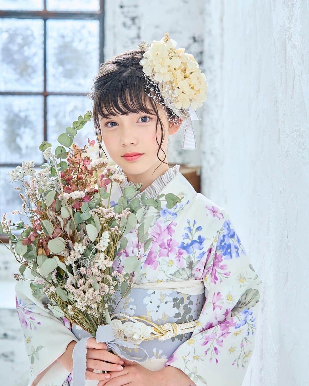 松尾そのまさんのインスタグラム写真 - (松尾そのまInstagram)「13歳になりました♡  いぇーい！  いつもいいね、コメント ありがとうございます♪ 新しくフォローして下さった方も ありがとうございます♪  これからも出会いを大切に そのまといたら楽しいわぁ そのまも頑張ってるから 私もがんばってみよーとか 思ってもらえるように 自分なりに楽しみながら 色々と経験したり挑戦したり 自分磨きもしていきたいと　 思います♡  家族はもちろん 友達や学校・習い事の先生、 マネージャーさんや事務所の方々、 スタッフさんや沢山の方々に 支えられていることに感謝です。 改めてありがとうございます♡  13歳も よろしくお願いします♡  松尾そのま  #誕生日 #ありがとう  #松尾そのま #13 #中1  #中学生 #avex  #avexmanagement #エイベックス  #子役 #キッズモデル #インスタキッズ #kidsmodel  #ジュニアモデル #てれび戦士 #天才てれびくん #天てれ #30周年 #nhk #eテレ #見逃し配信 #nhkプラス #535  #自分らしく #楽しく #笑顔  #がんばります　#感謝 #和装 #着物   Photo : @weekendstudio2017」5月26日 20時36分 - sonopy526