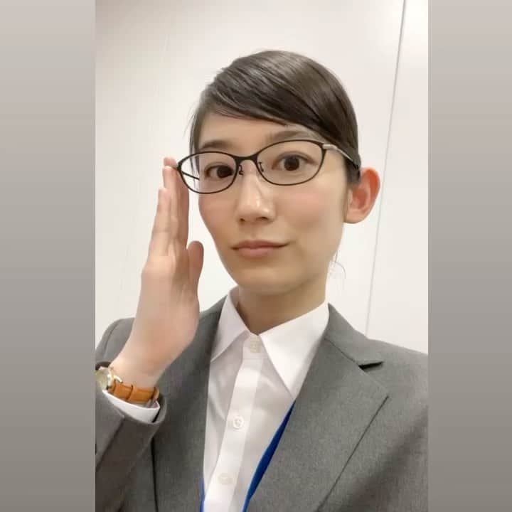 中田絢千のインスタグラム：「👓 ドラマ『#クールドジ男子 』、先週はどうもどうも。 瀬戸利樹さん演じる五十嵐先生の担当編集 白川役でした。ｼﾗｶﾜﾁｬｰﾝ!!  さて、今夜は第7話放送。 五十嵐先生と三間さんと四季さんと打ち合わせ…☺️  お時間合う方はぜひ、みてね〜。」