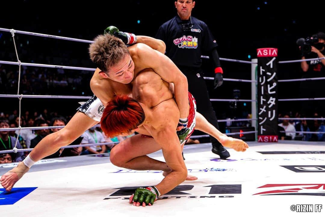 RIZIN FF OFFICIALさんのインスタグラム写真 - (RIZIN FF OFFICIALInstagram)「#RIZIN42 《Match.13》  "Perfect knee for the perfect return"  ---------- Kai Asakura defeats Yuki Motoya by KO(Stand Knee) 2:25 of Round 3.  #rizin #rizinff #mma #mmafighter #総合格闘技 #朝倉海 #KaiAsakura #元谷友貴 #YukiMotoya」5月26日 20時37分 - rizin_pr