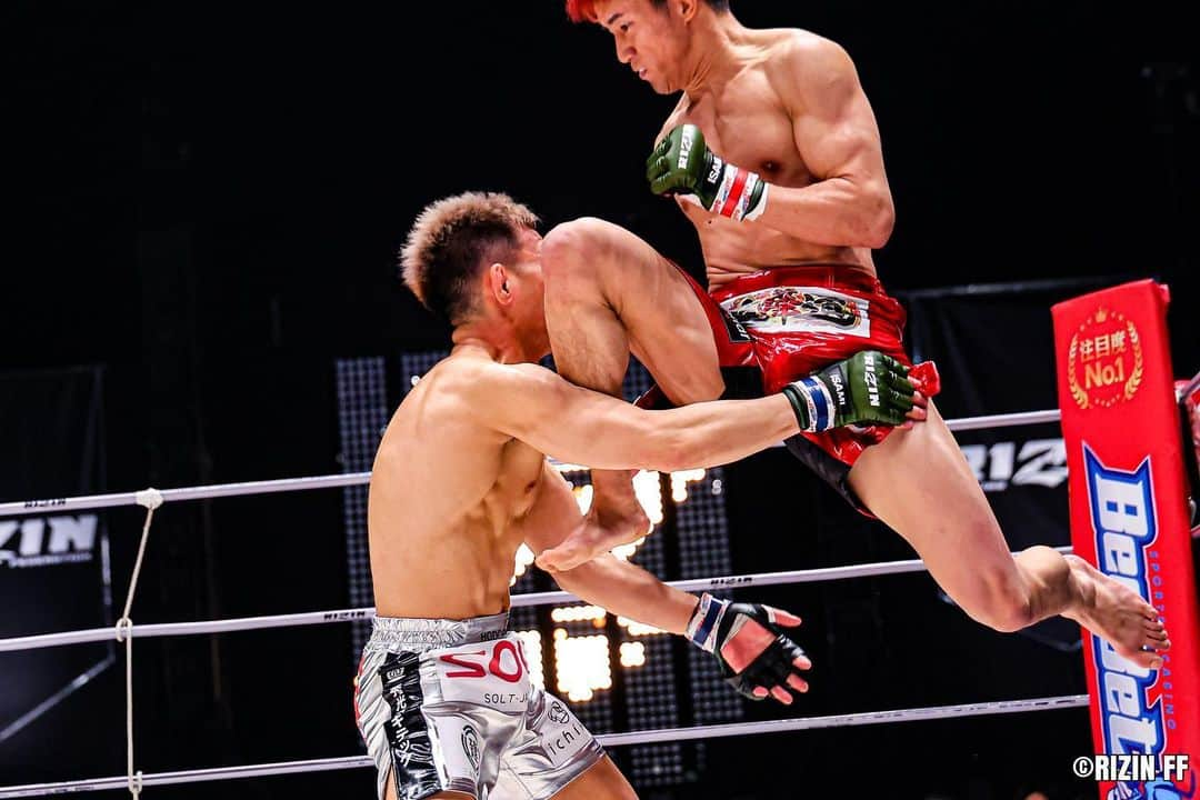 RIZIN FF OFFICIALさんのインスタグラム写真 - (RIZIN FF OFFICIALInstagram)「#RIZIN42 《Match.13》  "Perfect knee for the perfect return"  ---------- Kai Asakura defeats Yuki Motoya by KO(Stand Knee) 2:25 of Round 3.  #rizin #rizinff #mma #mmafighter #総合格闘技 #朝倉海 #KaiAsakura #元谷友貴 #YukiMotoya」5月26日 20時37分 - rizin_pr