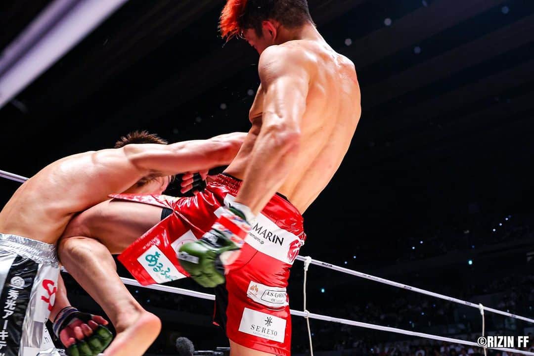 RIZIN FF OFFICIALさんのインスタグラム写真 - (RIZIN FF OFFICIALInstagram)「#RIZIN42 《Match.13》  "Perfect knee for the perfect return"  ---------- Kai Asakura defeats Yuki Motoya by KO(Stand Knee) 2:25 of Round 3.  #rizin #rizinff #mma #mmafighter #総合格闘技 #朝倉海 #KaiAsakura #元谷友貴 #YukiMotoya」5月26日 20時37分 - rizin_pr