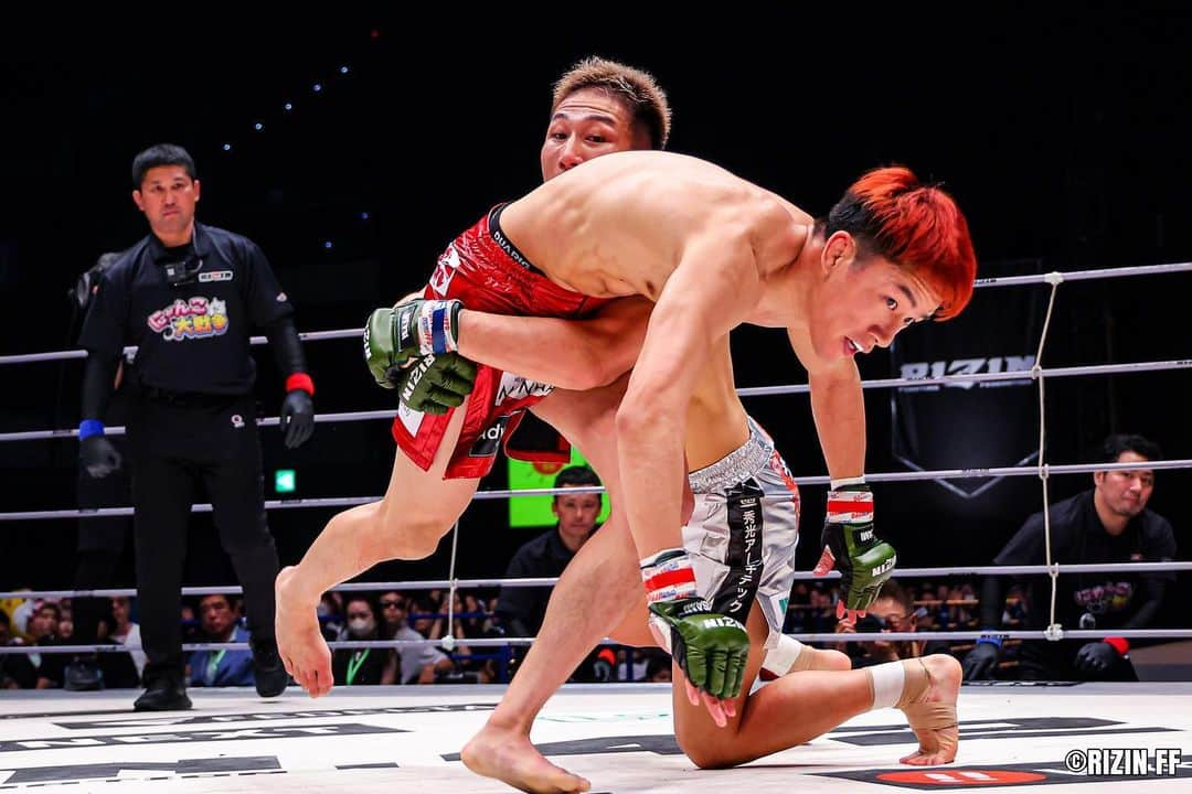 RIZIN FF OFFICIALさんのインスタグラム写真 - (RIZIN FF OFFICIALInstagram)「#RIZIN42 《Match.13》  "Perfect knee for the perfect return"  ---------- Kai Asakura defeats Yuki Motoya by KO(Stand Knee) 2:25 of Round 3.  #rizin #rizinff #mma #mmafighter #総合格闘技 #朝倉海 #KaiAsakura #元谷友貴 #YukiMotoya」5月26日 20時37分 - rizin_pr