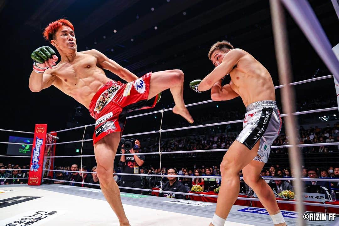 RIZIN FF OFFICIALさんのインスタグラム写真 - (RIZIN FF OFFICIALInstagram)「#RIZIN42 《Match.13》  "Perfect knee for the perfect return"  ---------- Kai Asakura defeats Yuki Motoya by KO(Stand Knee) 2:25 of Round 3.  #rizin #rizinff #mma #mmafighter #総合格闘技 #朝倉海 #KaiAsakura #元谷友貴 #YukiMotoya」5月26日 20時37分 - rizin_pr