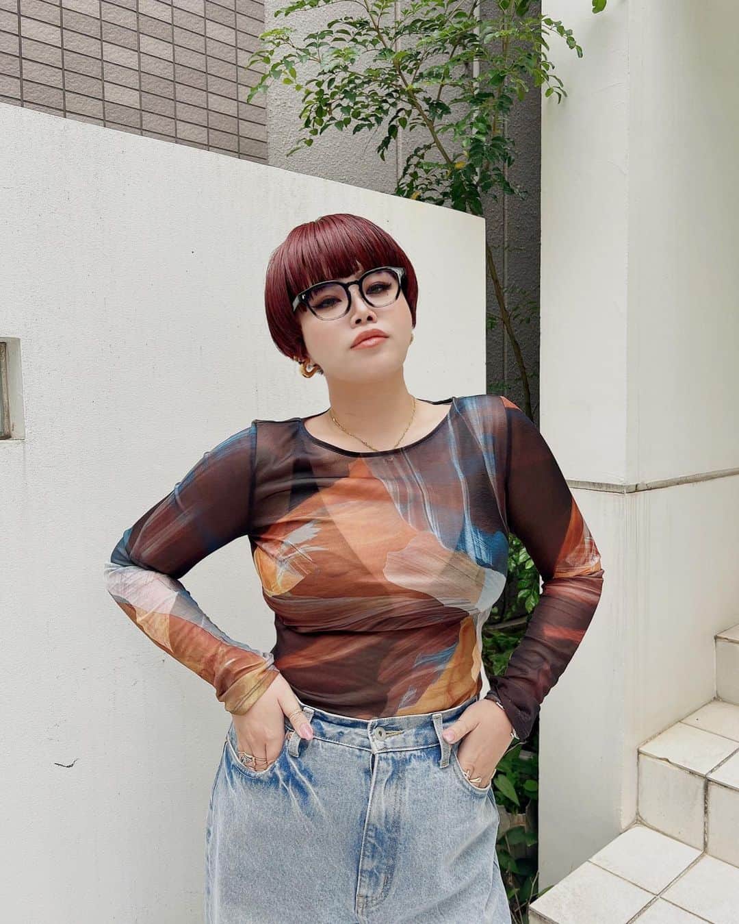 金子若菜さんのインスタグラム写真 - (金子若菜Instagram)「⠀ 美容院行く時間がなく、 会社抜け出して行ってきました✂️ (ちゃんと仕事の合間をぬってです笑)  ⠀ マッシュって伸びると本当どうしようもない状態になるから メンテナンス大変だったりするのだけど やっぱり赤にマッシュが落ち着く。  私の髪はもう10年近く @masato__nakajima さんです🫰🏻  ⠀ 今週もおつかれーらいすでした！  #ちょっと前髪切りすぎたかな😂」5月26日 20時49分 - wakana__kaneko