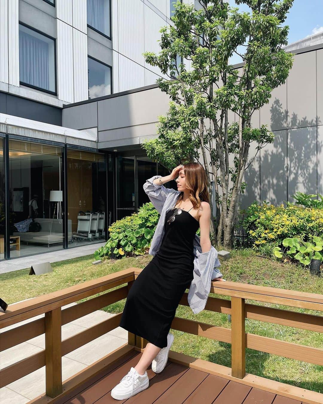 谷口美咲のインスタグラム：「. こないだの浅草食べ歩きの日✌🏼🤍 天気良すぎて気づいたら 肩日焼けしてた🤣ww . あったかくなると ワンピ率増える🫠 . #浅草 #浅草食べ歩き #code #fashion #grl #zara #nike #ワンピースコーデ #outfit」