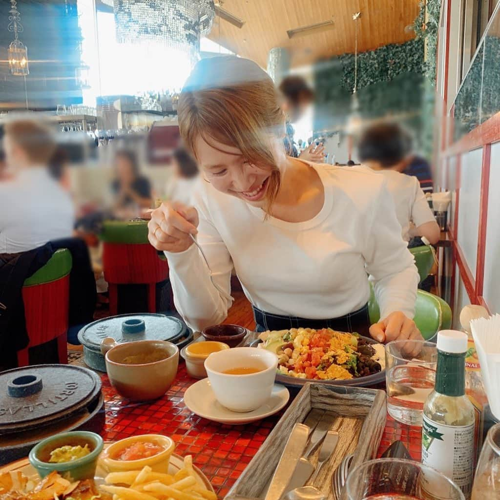 高橋まりなさんのインスタグラム写真 - (高橋まりなInstagram)「. 大好きなあの子と美味しいもの食べてきた😋 タコスおかわり🌮 . 太田さんともお茶できて🍵 偶然真以子さんにも会えて🫶🏻 とてもいい日になりました♡ . . . #タコス#ランチ#lunch#タコスランチ#代官山#代官山ランチ#代官山グルメ」5月26日 20時46分 - marina._.takahashi