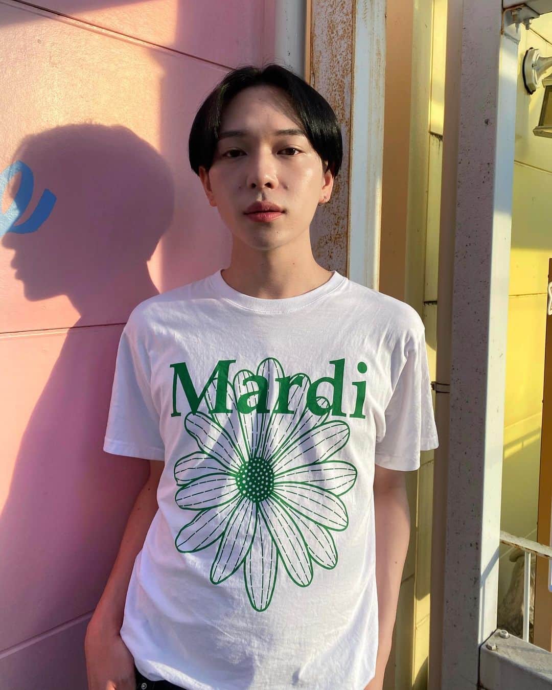 NAOPISさんのインスタグラム写真 - (NAOPISInstagram)「皆さんこんばんは🌃🌙 ⁡ いかがお過ごしでしょうか？ ⁡ 5月後半戦🗓 今月は誕生日月だった事もあって沢山の方にお祝いしていただきました🥂🎂 (お祝いしてくださった方、メッセージくださった方本当ありがとうございます😭✨) ⁡ 先日まではDanlowのPop-upで店頭で接客を久々にしてみたりで(ストーリーみて来てくれた方本当ありがとうございました🥺差し入れ下さった方もいらっしゃって感謝です…) 沢山の方と久々にお話する機会があって嬉しいweekでした☺️❤️ ⁡ 先日といってもだいぶ経ちますがヘアメンテにいってきました💇‍♂️ ⁡ 髪の毛ダークトーンにしてから髪の毛蘇らせたいのもあって今回もブルーブラックを維持🖤💙 ⁡ もちろんBettie( @bettie_tokyo )のさかち( @sakachi13 )にやっていただきました☺️❤️  ⁡ カットは近頃さかちにお任せしてるのだけどちゃんとヒアリングしてくれてのカットだからいつもいつも大満足🦭🥹 ⁡ 本当いつもありがとうさかち☺️✨ ⁡ では今日もいい夜を🌉」5月26日 20時46分 - naopisgram