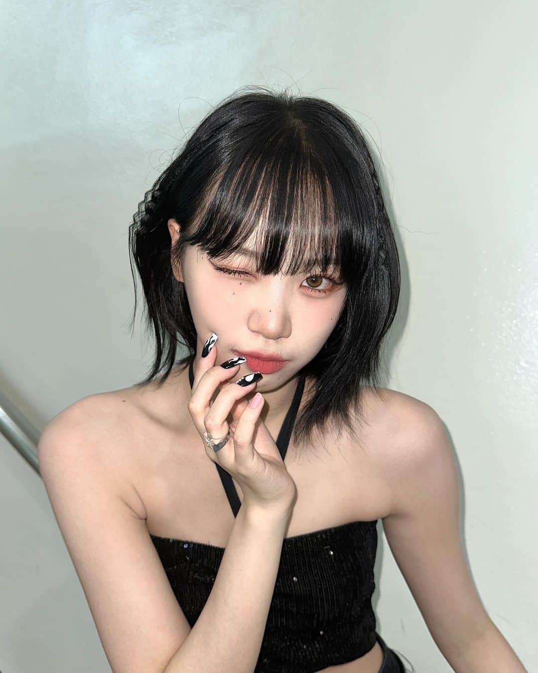 キム・チェウォンのインスタグラム：「boomboomboom내 심장이 뛰네🖤」