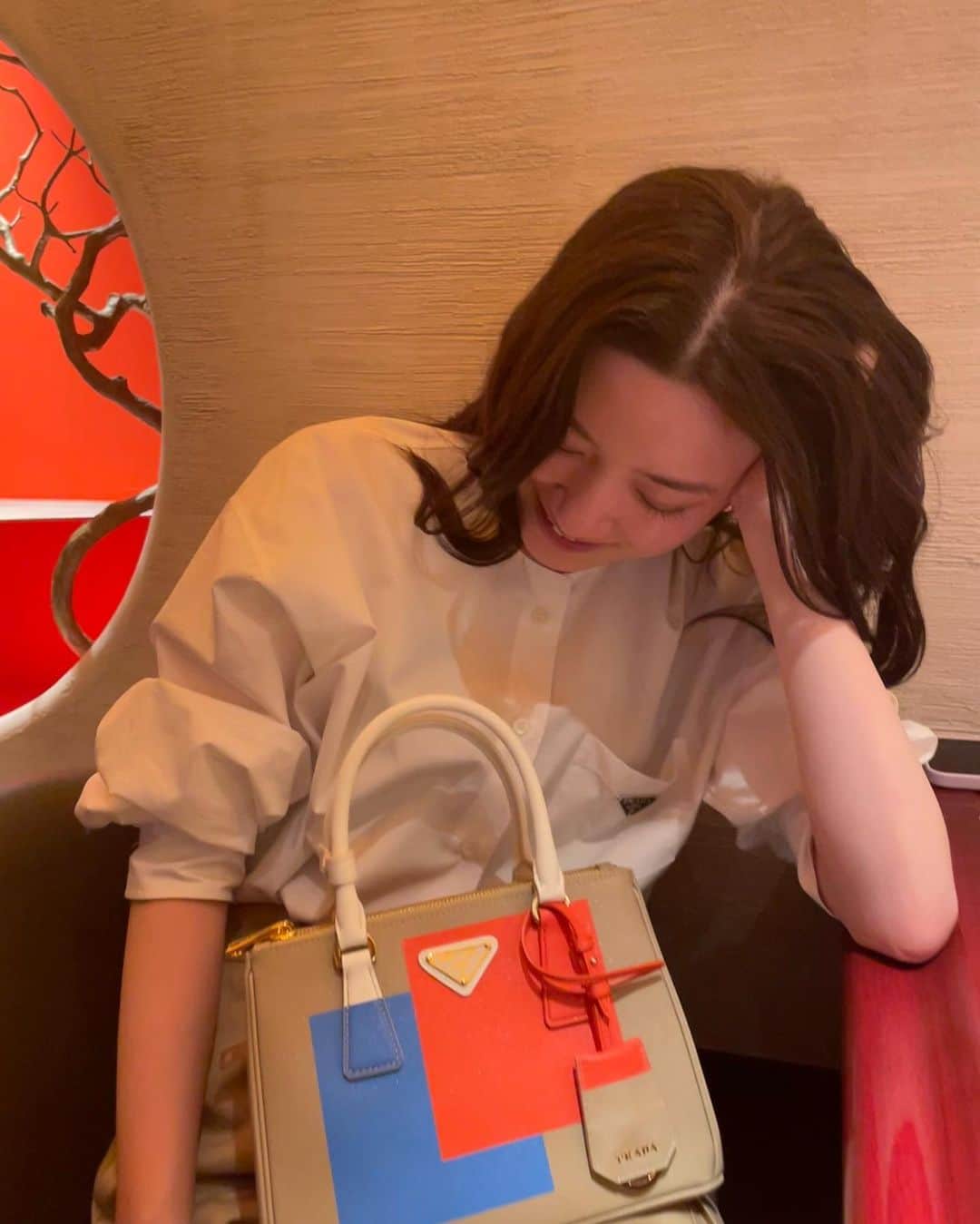 永野芽郁のインスタグラム：「・ *･゜ﾟ･*:.｡..｡.:*･'(*ﾟ▽ﾟ*)'･*:.｡. .｡.:*･゜ﾟ･* @prada  #pradagalleria」