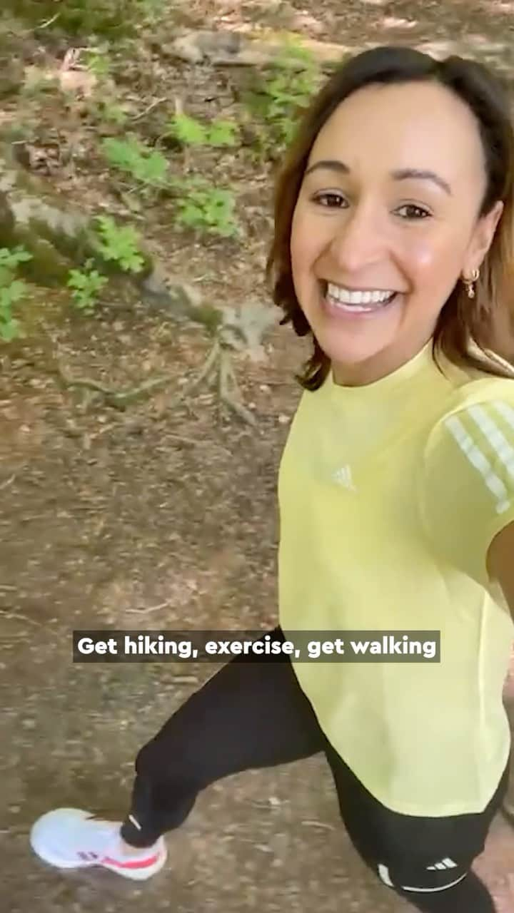 ジェシカ・エニス＝ヒルのインスタグラム：「Want to set yourself a challenge this summer and support people living with cancer? 💚  Santander Ambassador, Dame Jessica Ennis-Hill shares how you can get involved!  Sign up for a Mighty Hike event via our link in bio before the end of May and get 20% off the registration fee with code HIKE20. 🥾」