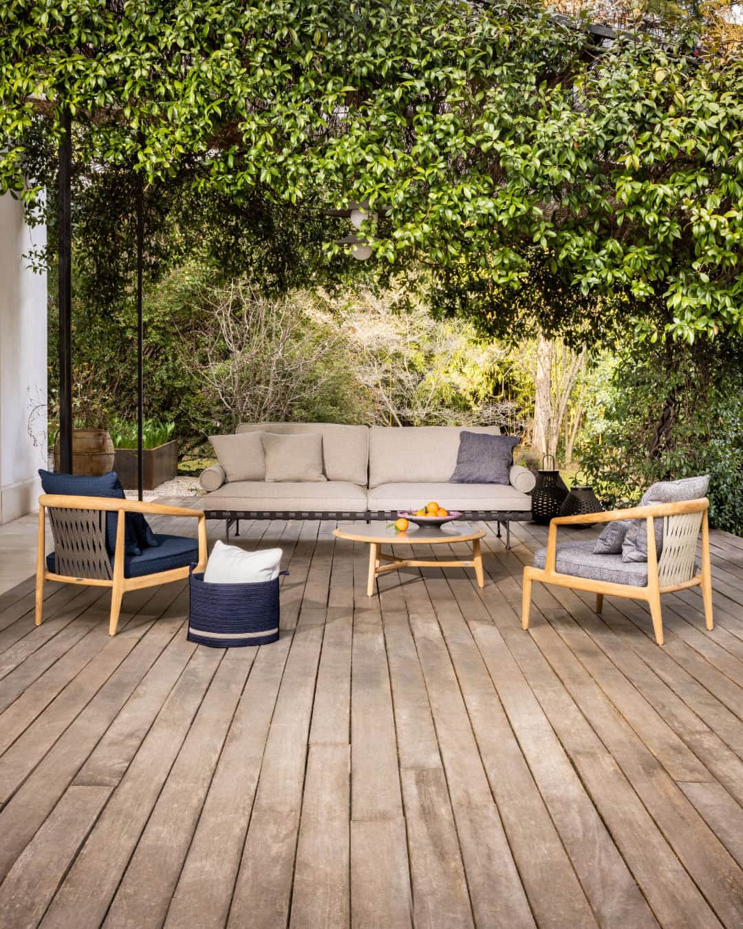Poltrona Frauのインスタグラム：「Summer is around the corner. From city terraces to country gardens, the outdoors is calling us to come out and play. Discover the Boundless Living Outdoor Collections, designed by @Roberto_Lazzeroni and @palombaserafini for Poltrona Frau. Two collections of simple, yet elegant furnishings for outdoor spaces that will bring subtle comfort and style to any al fresco setting.  #PoltronaFrau #PFBoundlessLiving #RobertoLazzeroni #PalombaSerafini」