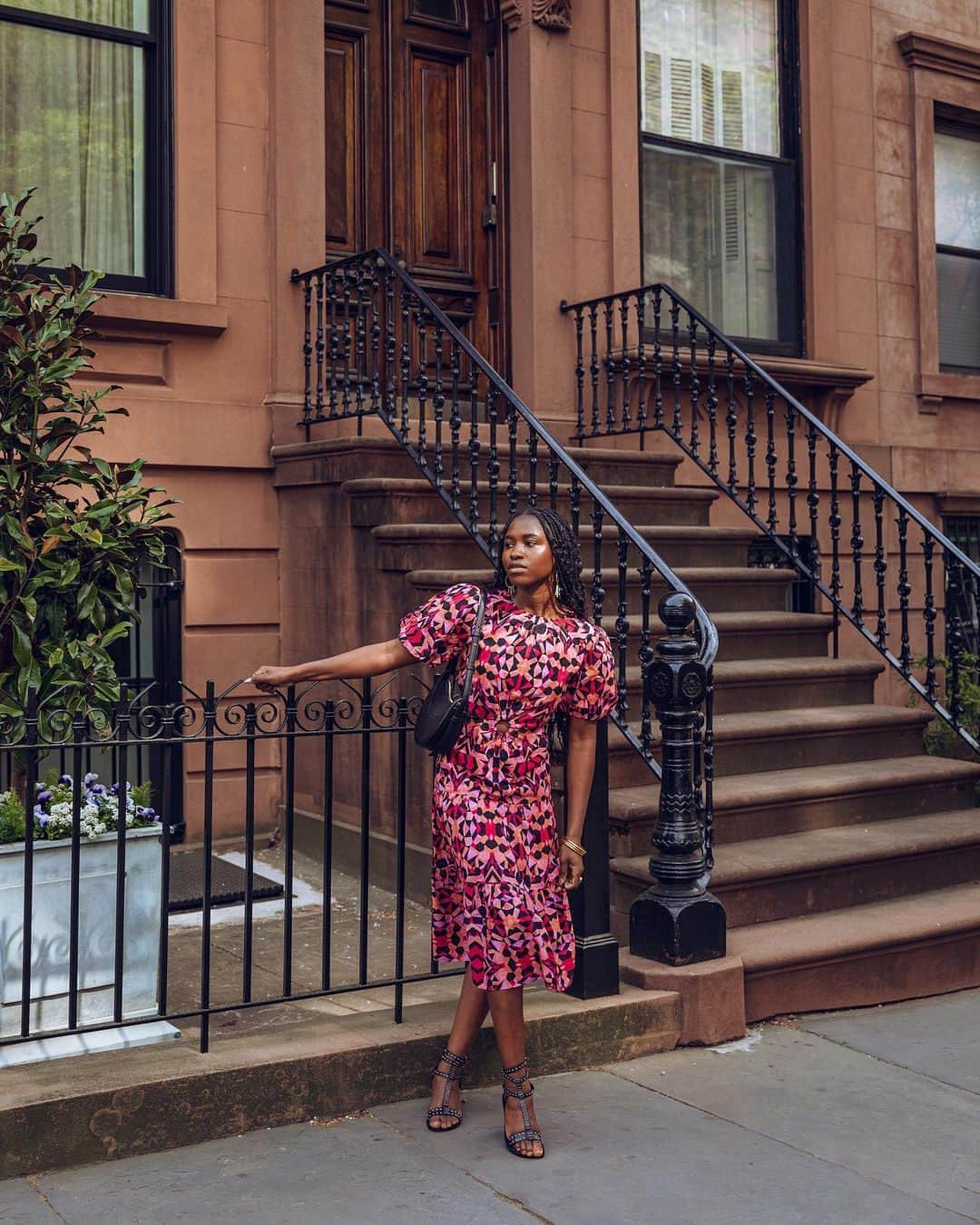 フレンチコネクションのインスタグラム：「PSA: our favourite city dress has arrived 😍🌇 (📸: @petitemarienyc).」