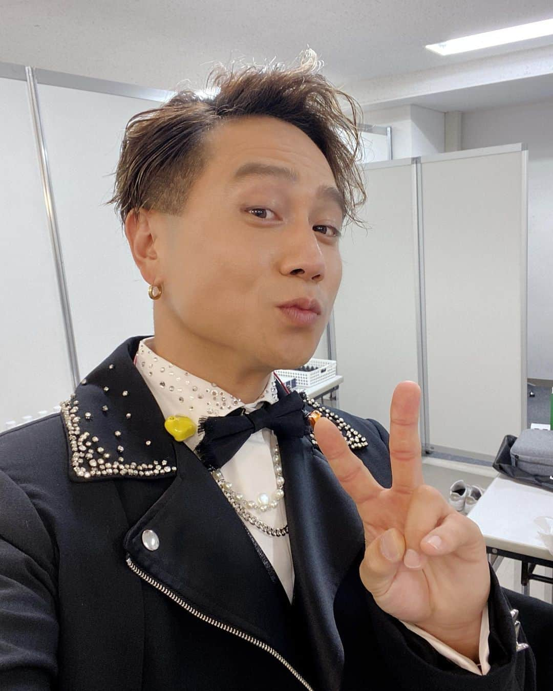 KIMI のインスタグラム：「「Fantasy on Ice 2023 in MAKUHARI」  初日でした🕺✨💃  感謝感謝感謝‼️  ステージからステキな景色を見させていただき、 ありがとうございます✨✨✨  また明日もワクワク楽しみに、 ドキドキします‼️  #fantasyonice  #DAPUMP #ISSA #KIMI #ポジティブエンジョイハッピー」