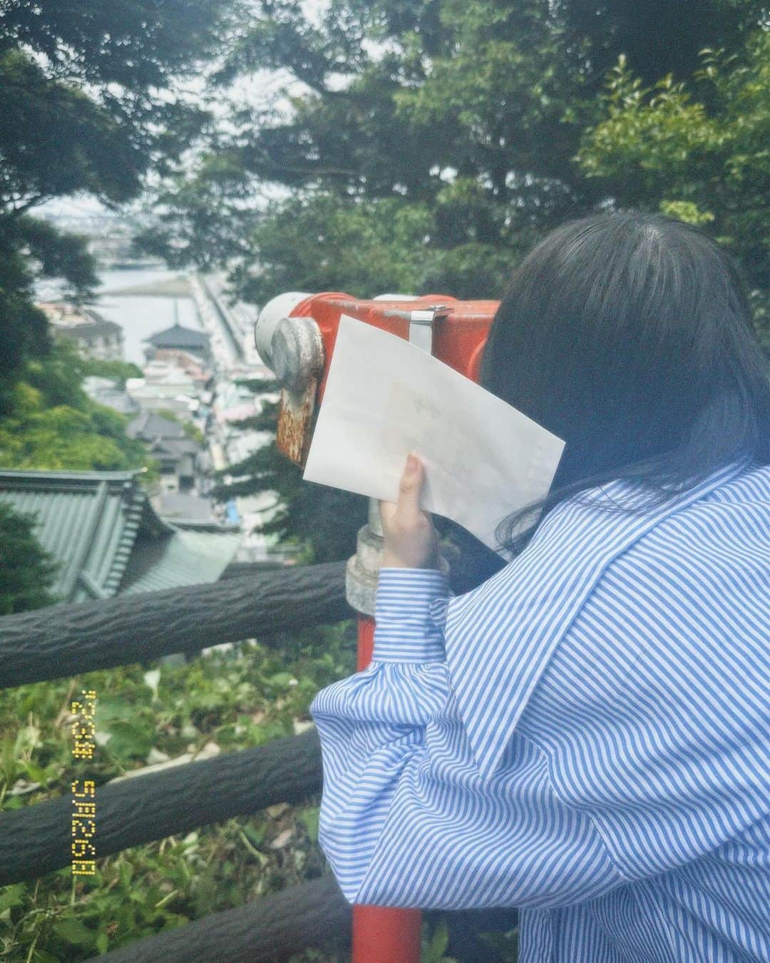 石原さきのインスタグラム：「お金入れたら見えると思って入れたら使えませんよ〜ってやつだった😾 私の100円、、、ばいばい、  #江ノ島」