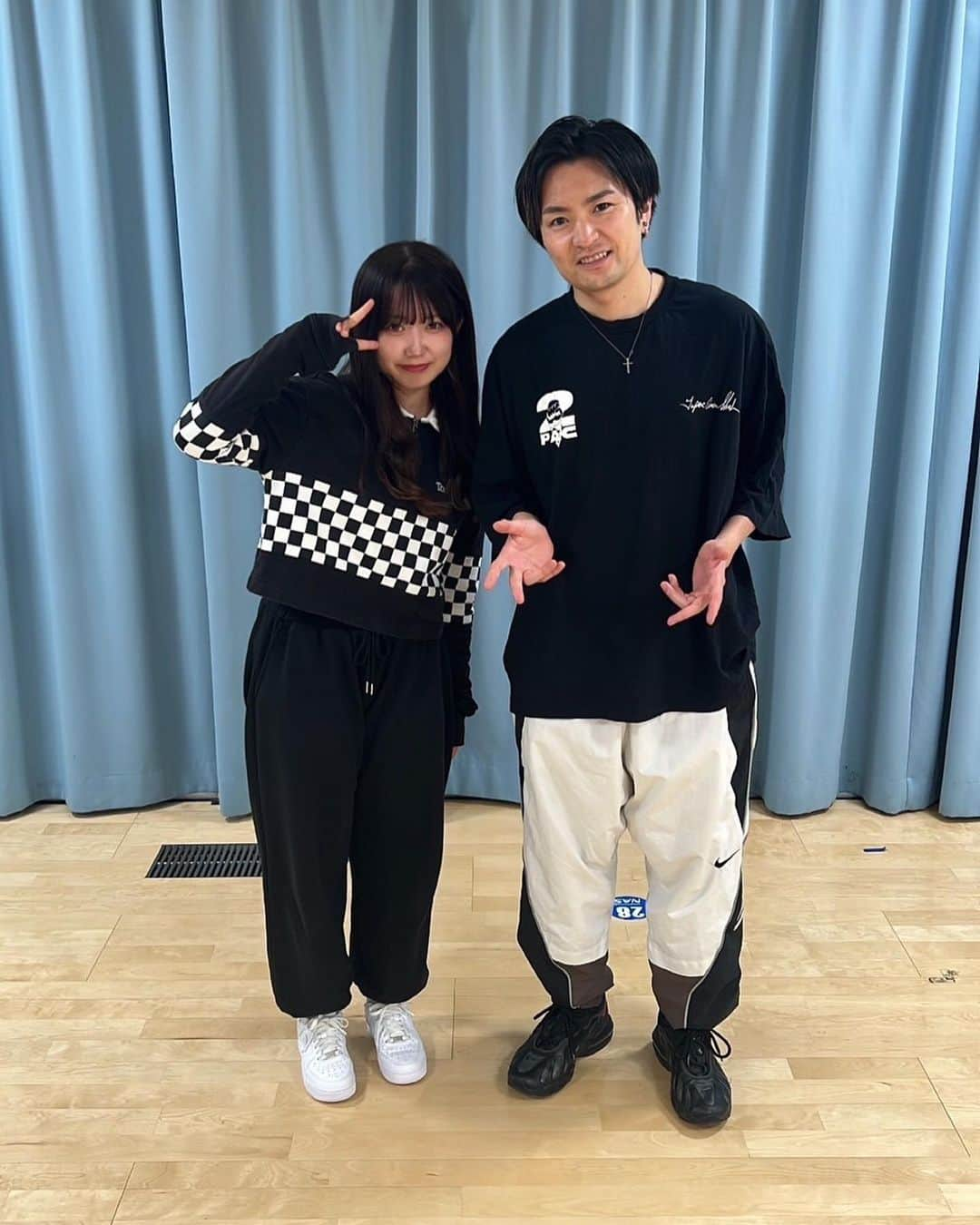 細川優さんのインスタグラム写真 - (細川優Instagram)「約九年間 @avexdancemaster でレッスンを受けてくれた@rrmoko0731  の最終日😭  最初のハイタッチでグッと来るものがありました。。。次のステージでも頑張れよー！！  Last day of @rrmoko0731 who took my lessons for about 9 years 😭  The first high five really hit me...Do your best on the next stage too!!  #dance  #hiphop #randb #lesson #ダンス #ヒップホップ #ダンスレッスン #choreograph #avexdancemaster #吉本興業 #振付 #yu #yuhosokawa #nas瀬谷 #細川優」5月26日 21時16分 - yuhosokawa