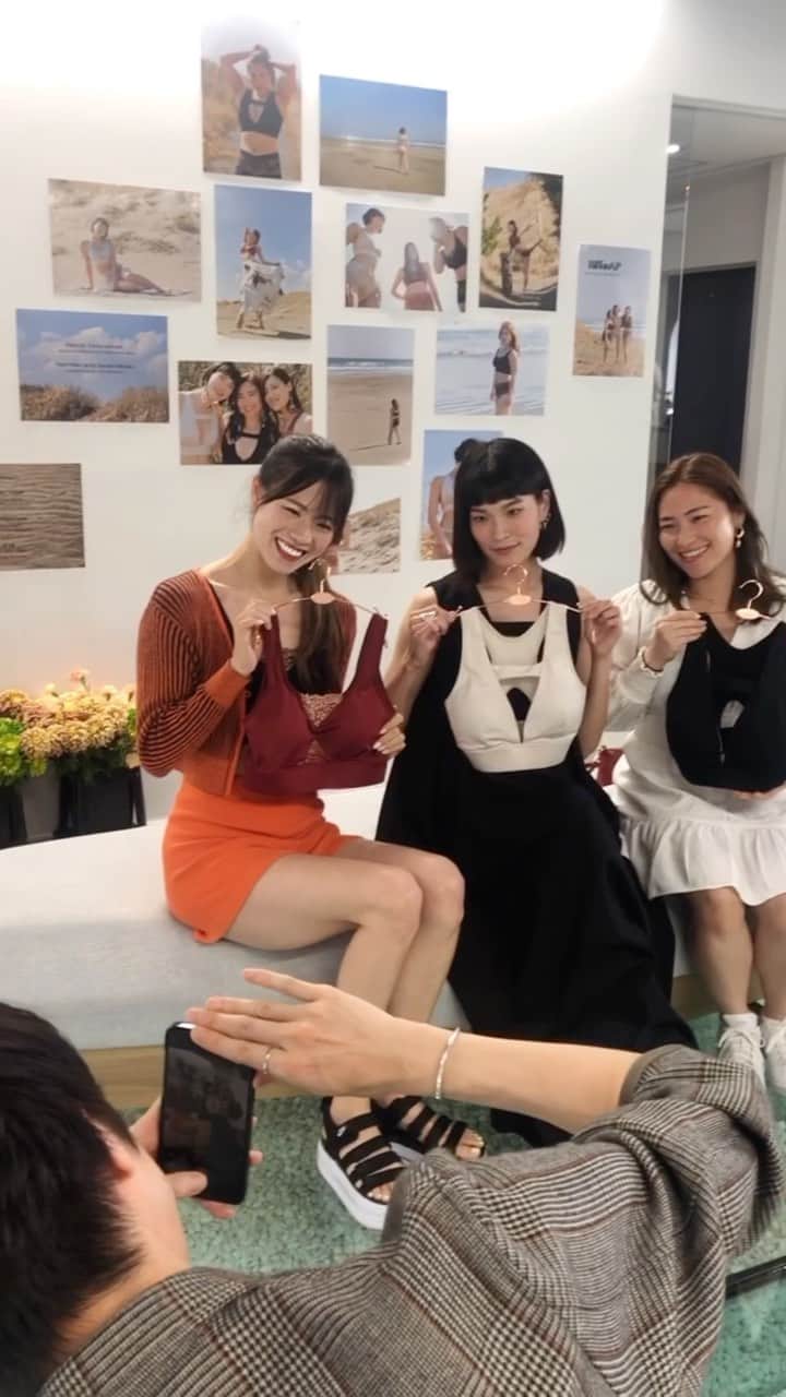 川辺優紀子のインスタグラム：「ビジュアル撮影担当させて頂いたブランドの展示会✨ 明日、明後日是非足をお運びくださいませ😆  『Riffon&P Début collection - 息ノ緒 “Ikinoh” - 展示会』 @riffonandp  日時：2023年5月26日（金）、27日（土）、28日（日）11:00〜17:00  ※26日（金）はメディア・関係者デー  場所：ARC･T CAFE GALLERY代官山 住所：〒150-0035 東京都渋谷区鉢山町13-12 72ビル3階Ms REIKO  出展ブランド： ▪︎M.HIRAMATSU／アパレル @m.hiramatsu_  ▪︎MAKE FOR／ネイルケア•ハンドスパ @ayawedding_ @makefor.jp ▪︎NORI SATO／イヤリング @nori_sato_  ▪︎麹日和(KIKUBIYORI)／発酵弁当•酵素ドリンク•グルテンフリーお菓子 @kikubiyori_ *27,28日 ▪︎SA THÉ SA THÉ／緑茶 @sathe_sathe_official *26日ウェルカムドリンク、27,28日製品販売のみ  Model @iam_ichi  @hazuki815hazuki  @misasugiyama33   Photo by @yukiko_kawabe  Hair&Makeup by @natsuki__iszk   #モデル #ランジェリーモデル #スポーツランジェリー #りふぉんあんどぴー #riffonandp #リフォンアンドピー #展示会巡り #展示会 #ポップアップイベント #ポップアップ #ファッションモデル #アパレルブランド立ち上げ #アパレルブランド #ランジェリーブランド #ランジェリーファッション #スポーツ女子 #スポーツブラ #スポブラ」