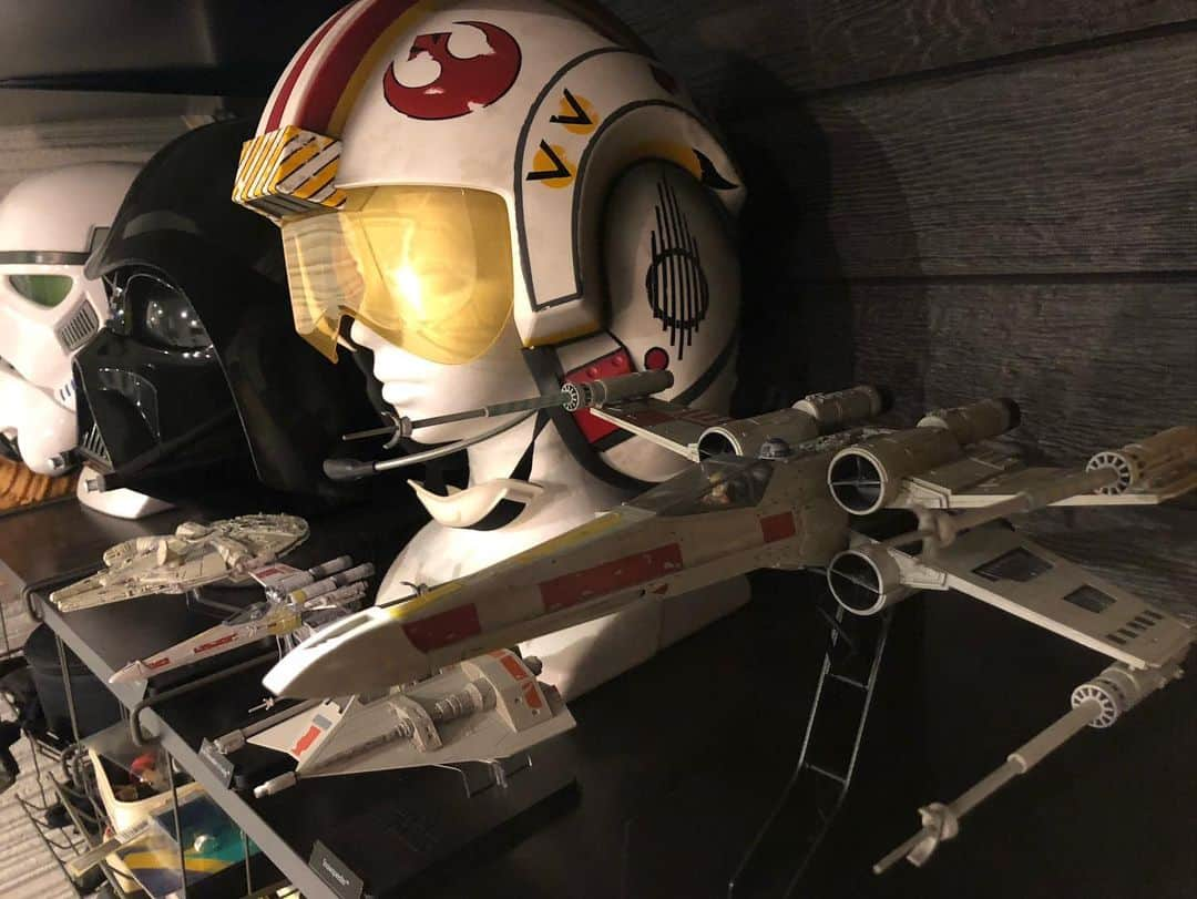 KIYOさんのインスタグラム写真 - (KIYOInstagram)「今週もお疲れ様でした✨  #starwars #hasbro #blackserieshelmet #LukeSkywalker #xwing #xwinghelmet #snowspeeder #starwarshelmet #darthvader #darthvaderhelmet #stormtrooper #stormtrooperhelmet #maytheforcebewithyou #starwarsgeek #スターウォーズ #ハズブロ #ブラックシリーズ #ルークスカイウォーカー #Xウイング #スノースピーダー #Xウイングパイロット #スターウォーズヘルメット #ダースベーダー #ストームトルーパー #新たなる希望 #帝国の逆襲 #ジェダイの帰還 #スターウォーズ好きな人と繋がりたい #旧三部作しか勝たん」5月26日 21時25分 - kiriko009