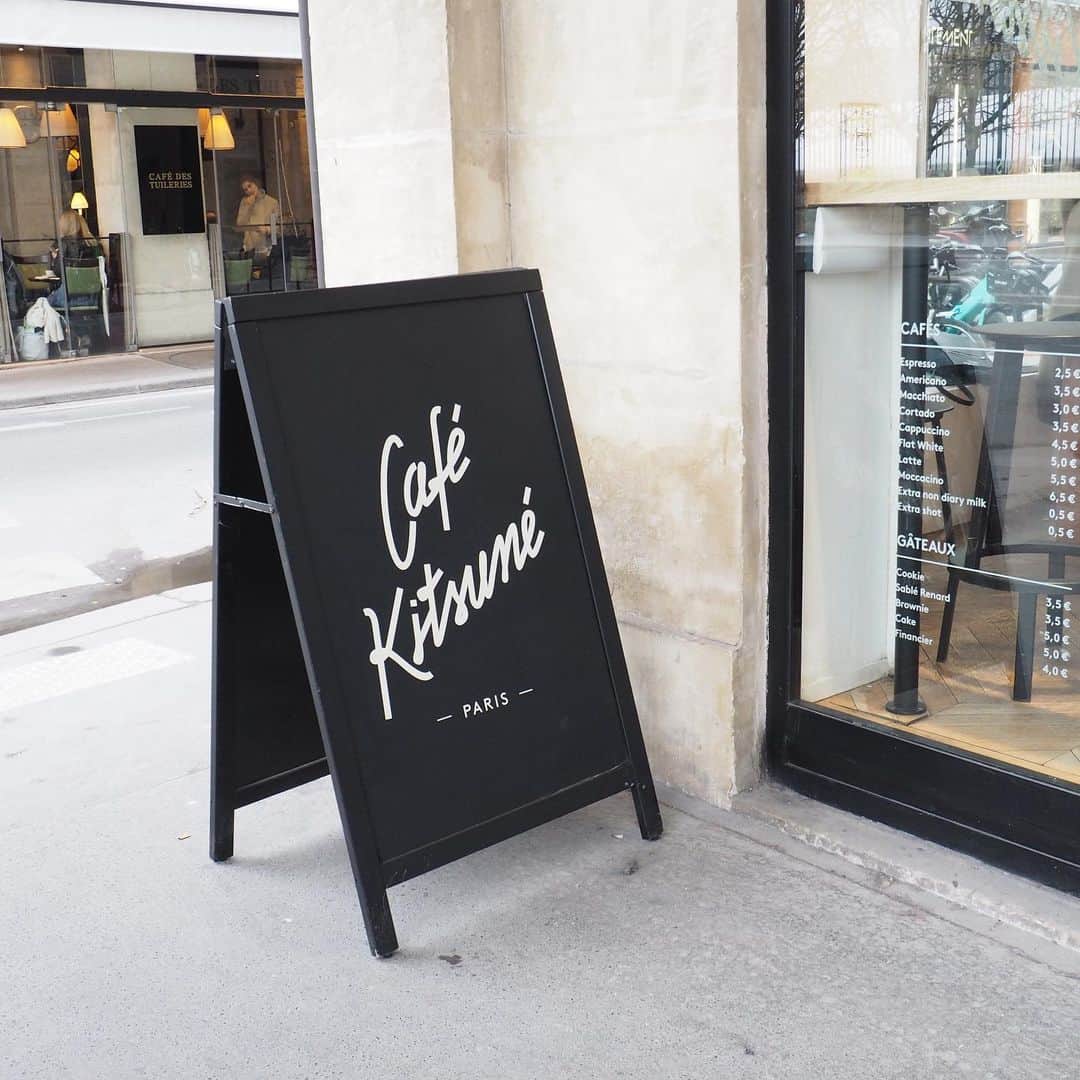 角川友紀のインスタグラム：「#cafekitsune🦊」