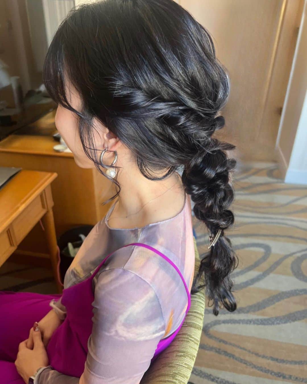 かとうあやのさんのインスタグラム写真 - (かとうあやのInstagram)「. 最近のヘアアレンジ〰︎  出張ヘアメイクもしています🫣💞  お気軽にお問合せください🤍 土日のお問合せはお早めにお願い致します🥹  #ヘアメイク #お団子アレンジ #シニオンアレンジ  #マタニティフォト撮影 #ヘアメイク出張  #ボブヘアアレンジ #東京ヘアセット#表参道ヘアセット#東京ヘアメイク#出張ヘアメイク#持ち込みヘアメイク#名古屋ヘアメイク  #ヘアアレンジ#ヘアセット #結婚式ヘアアレンジ」5月26日 21時23分 - ayan01217