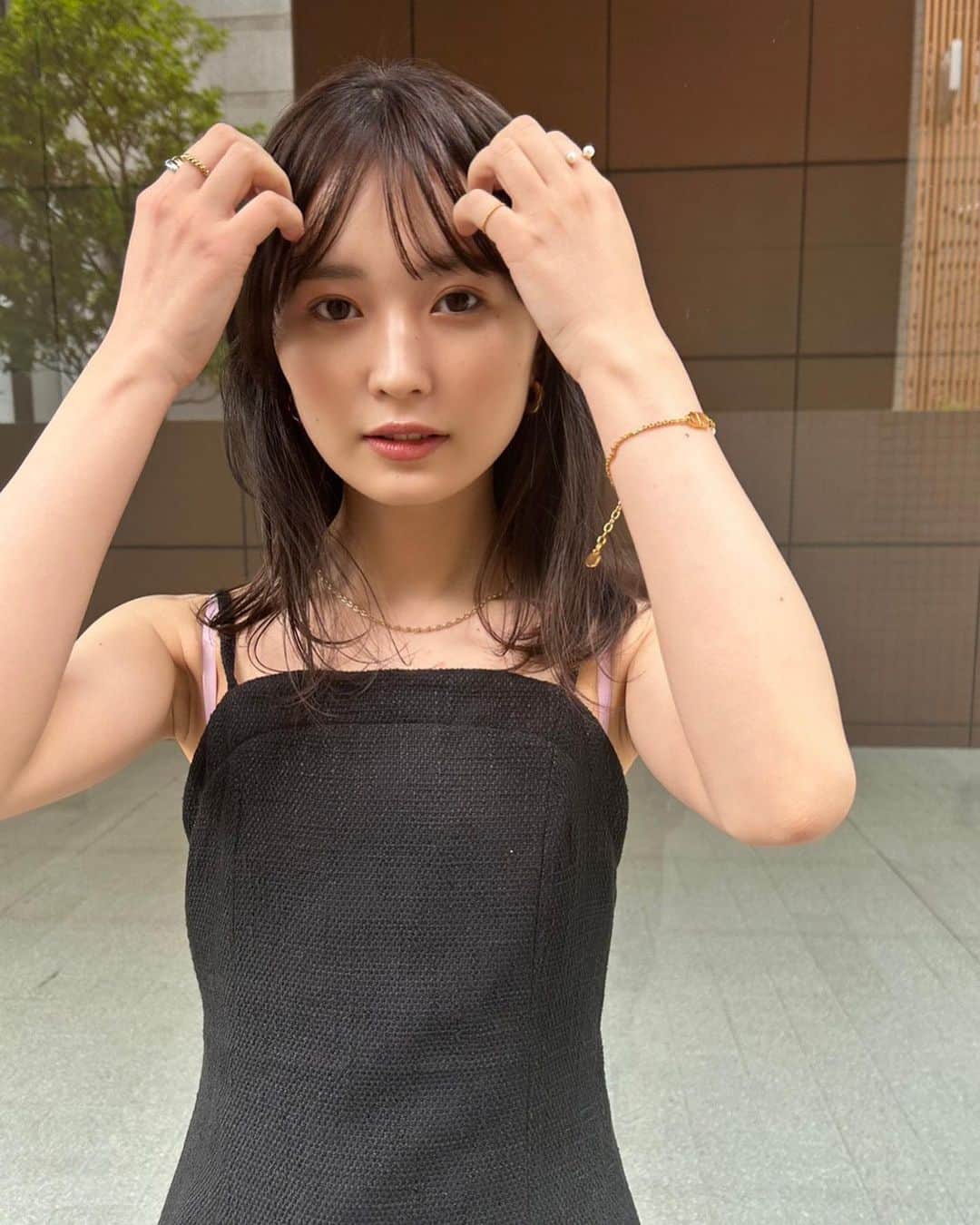角川友紀のインスタグラム：「⁡ New hair color👩🏻 赤みを抑えた 落ち着いたカラーに  @ran__okuda ありがとうございます✨」