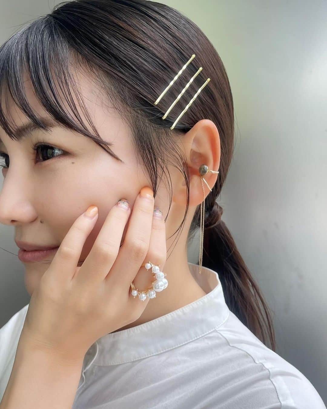 森田絵美のインスタグラム：「. 衣装👗 ヘアピンとリングがお気に入り🫶 . #アナウンサー衣装 #ootd」