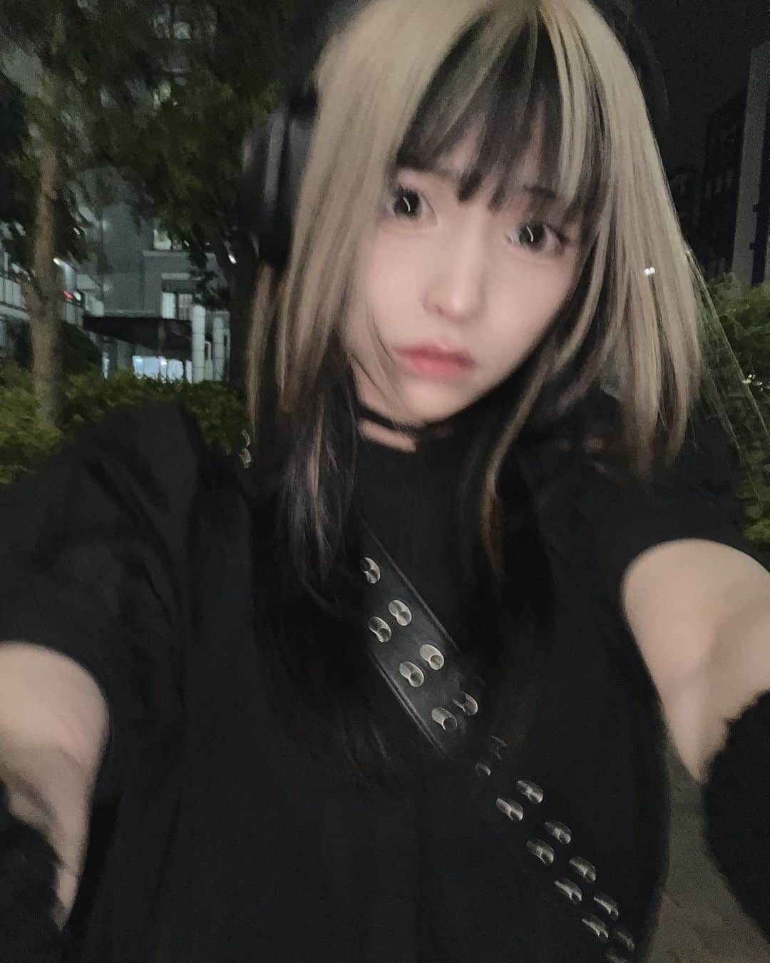 ぎんしゃむのインスタグラム：「夏近いから黒のワンピース着た。」