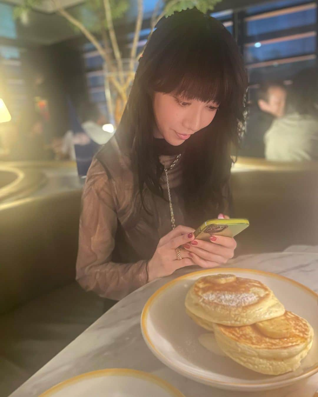 美弥るりかさんのインスタグラム写真 - (美弥るりかInstagram)「. ロングヘア何年ぶりだろう🤔🪮  ゴルチエの「ファッション・フリーク・ショー」に向けて エクステを付けてみたのですが… 慣れなすぎてどうやってアレンジしたらいいか 全然わかりません🙃🙃🙃  誰か教えてほしい…🙄💦」5月26日 21時36分 - rurika_miya_official