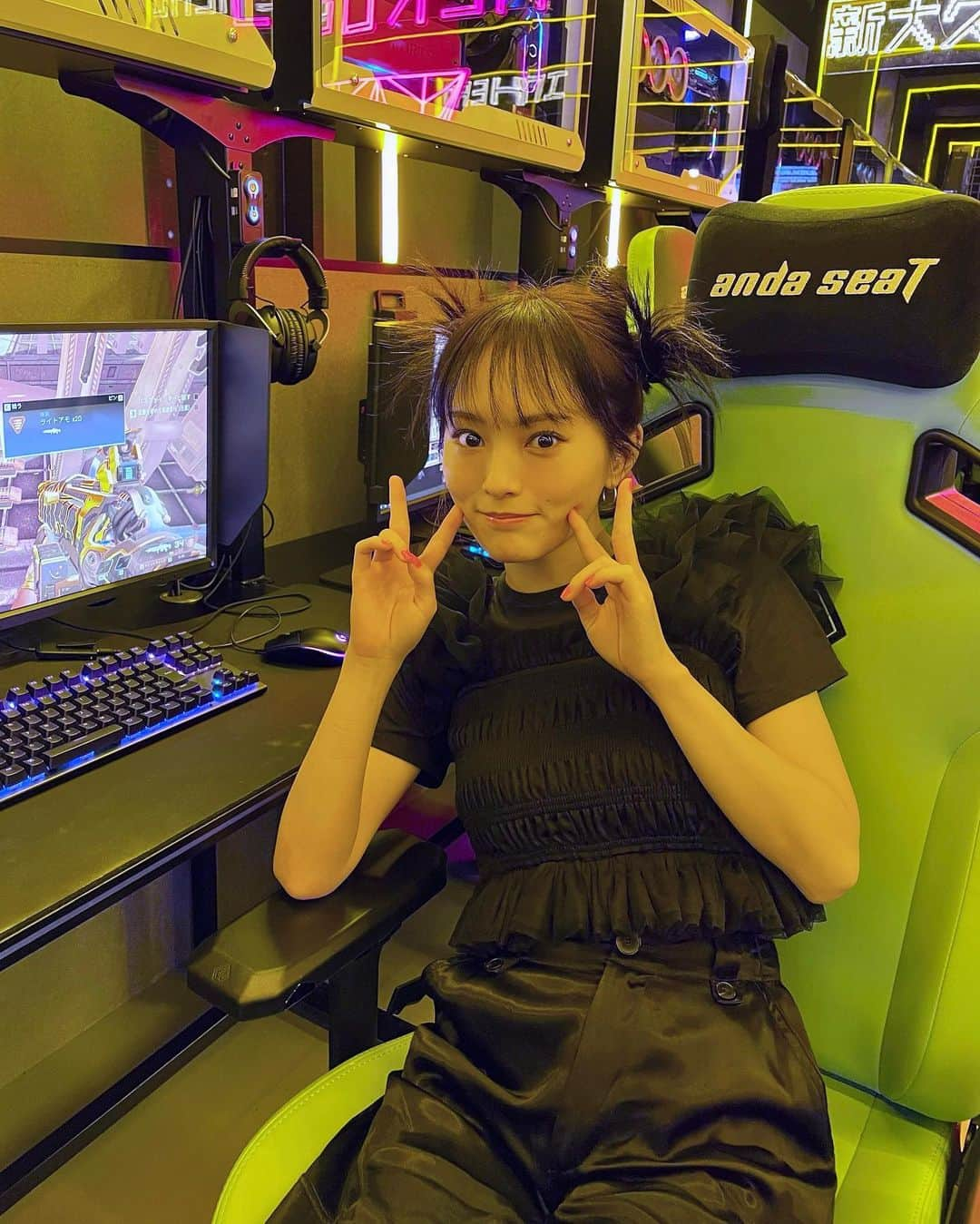 山本彩さんのインスタグラム写真 - (山本彩Instagram)「⁡ 今月号のsmart連載は、eスポーツカフェへ🖥 🎮🎧 ⁡ ちょこっとプレイしちゃったりなんかして 普通に楽しみました😚(笑)」5月26日 21時38分 - sayaka__714