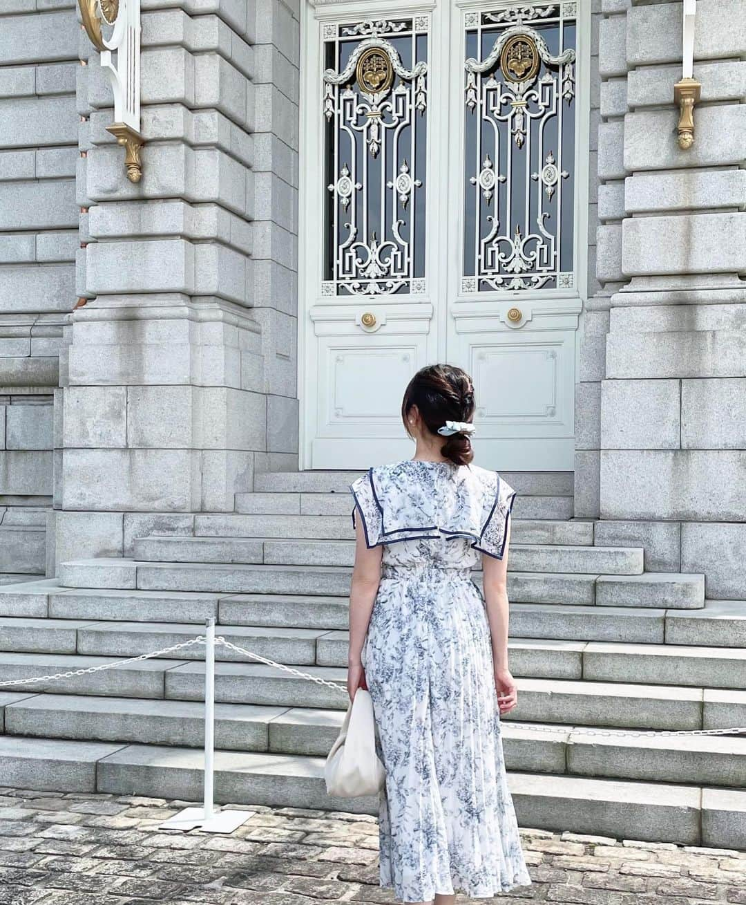 橘珠里さんのインスタグラム写真 - (橘珠里Instagram)「⛲️ 𝐒𝐭𝐚𝐭𝐞 𝐆𝐮𝐞𝐬𝐭 𝐇𝐨𝐮𝐬𝐞 🏛️  -𝐀𝐊𝐀𝐒𝐀𝐊𝐀 𝐏𝐀𝐋𝐀𝐂𝐄-  国宝 迎賓館 赤坂離宮 すごく素敵でした⋆͛  お天気がとても良い日で、 眩しがりなので、 曇っているほんの一瞬しか目を開けられなくて😌 変な写真が多いです笑  ワンピースは @tocco_closet   可愛くて、二の腕もカバーしてくれるデザインです☺︎  #迎賓館 #迎賓館赤坂離宮 #国宝 #宮殿 #ワンピース #トッコ #トッコクローゼット #夏服 #夏服コーデ #大人ワンピース #akasaka #akasakapalace #stateguesthouseakasakapalace #geihinkan #tokyo #japan」5月26日 21時38分 - jurinu