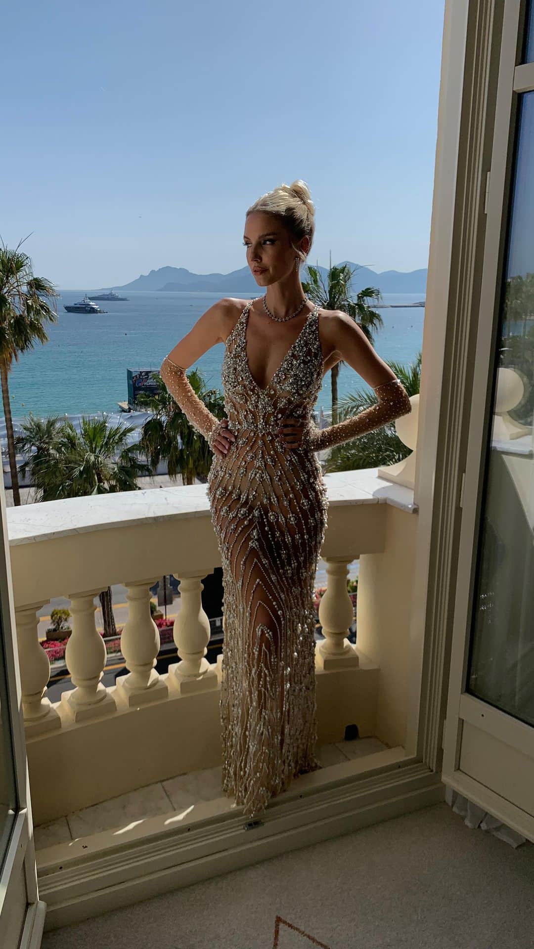 レオニー・ハンネのインスタグラム：「One last round for amfaR Cannes ✨ Anzeige/Ad Covered in diamonds in this handmade customised @patbo dress made by my beautiful friend @patriciabonaldi in her hometown in Brazil for this special night with @fwrd 🫶🏻 #amfarcannes #cannes #cannesfilmfestival」