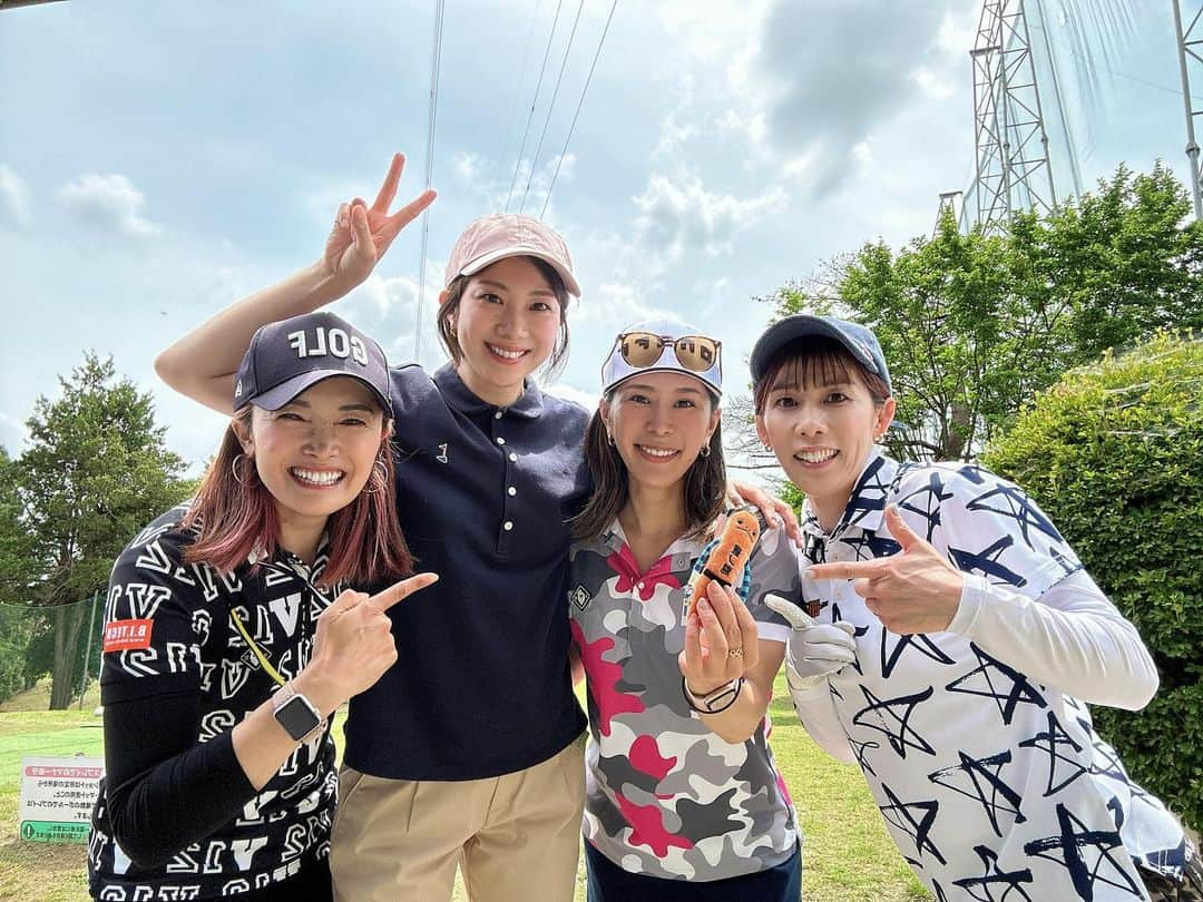 中川真依のインスタグラム：「. 大先輩たちとゴルフ🏌️‍♀️✨ 楽しすぎましたーー😆😆❤︎✨  でも結果は散々、、、、⛳️笑  うまくなりたい🥲⭐︎ #女子アスリート #優しい先輩方  #ゴルフ女子 #女子4人　と豊ノ島さん😂 #楽しい時間  #ご指導ありがとうございました 🙏」