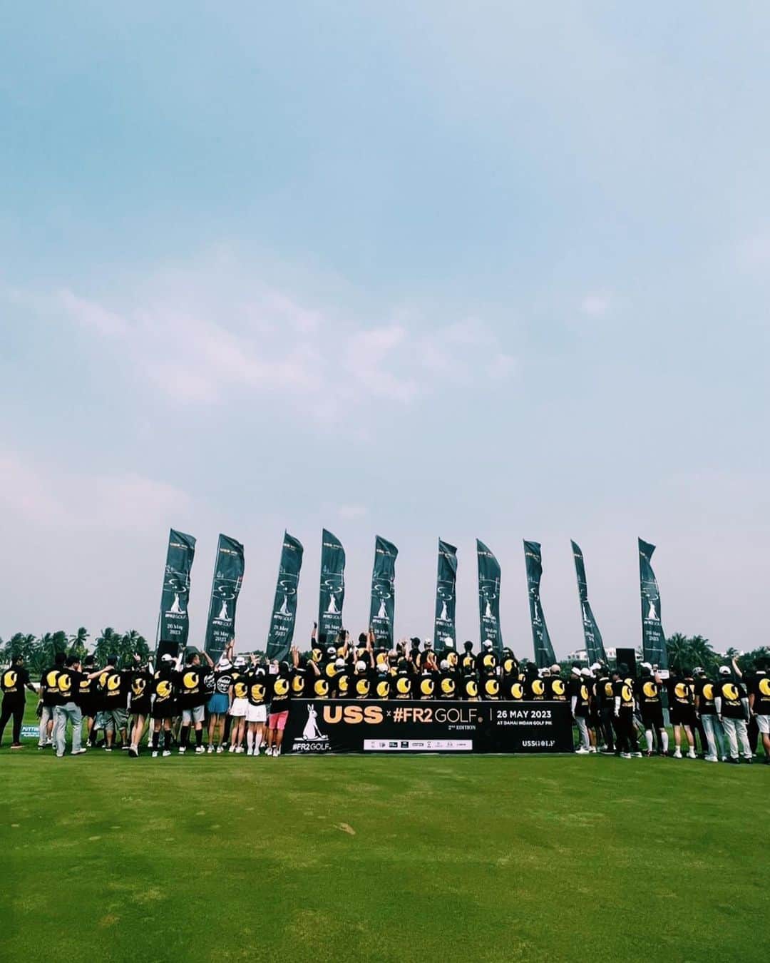 石川涼のインスタグラム：「ジャカルタで二回目となる#FR2golf コンペ。昼夜合わせて総勢200人を超える参加者で会場は溢れかえっていました。海外でこんな大きなイベントが出来て本当に幸せです。USSの皆さんありがとう。  Thank you guys🇮🇩!! Thank you for the support!! @urbansneakersociety  @ussgolf」