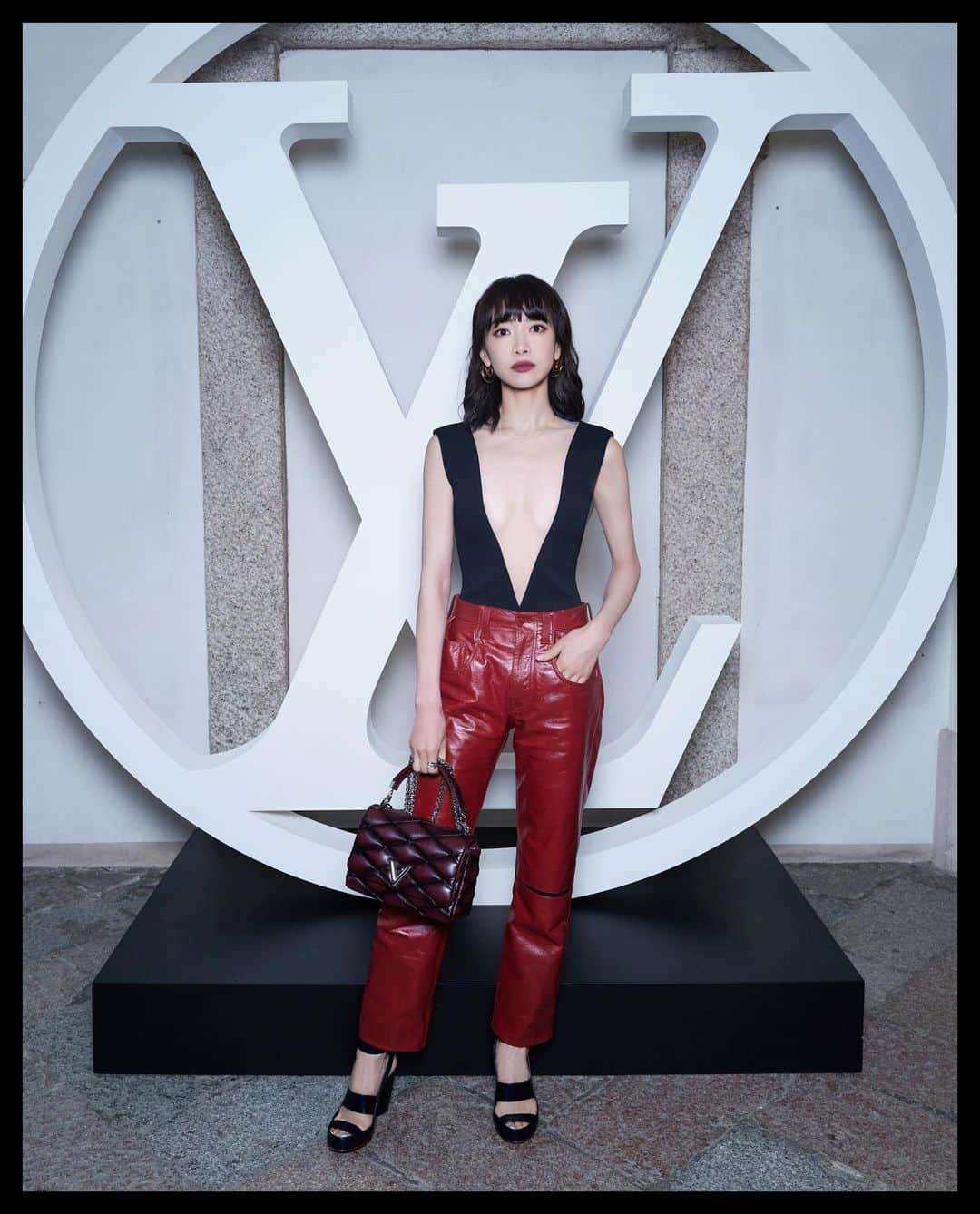 ビクトリアのインスタグラム：「Thank you for inviting me.❤️ This collection is very exciting. #LVCRUISE24 @Louisvuitton #Louisvuitton」